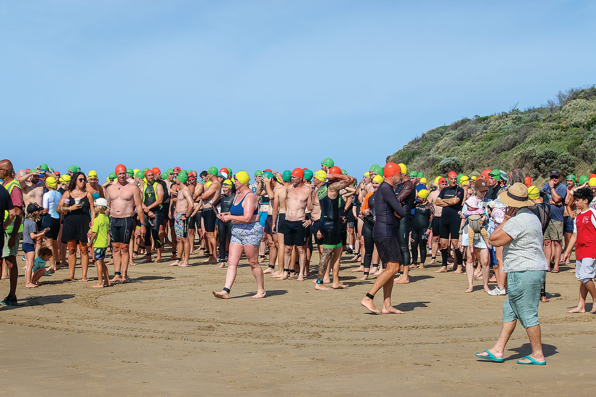 Nearly 350 competitors are milling around nervously waiting for the aquathon to begin. ob36_0325 