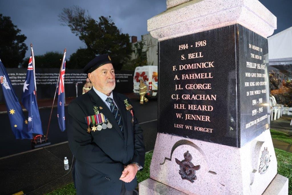 Spirit of mateship and resilience on show at Cowes dawn service
