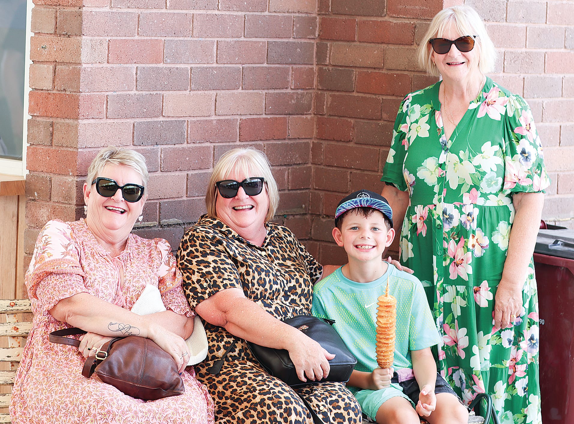 Cheryl Gill, Heather Moir, Charlie Jones and Denise Pigdon enjoying a well-earned break from the sun. W33_1025