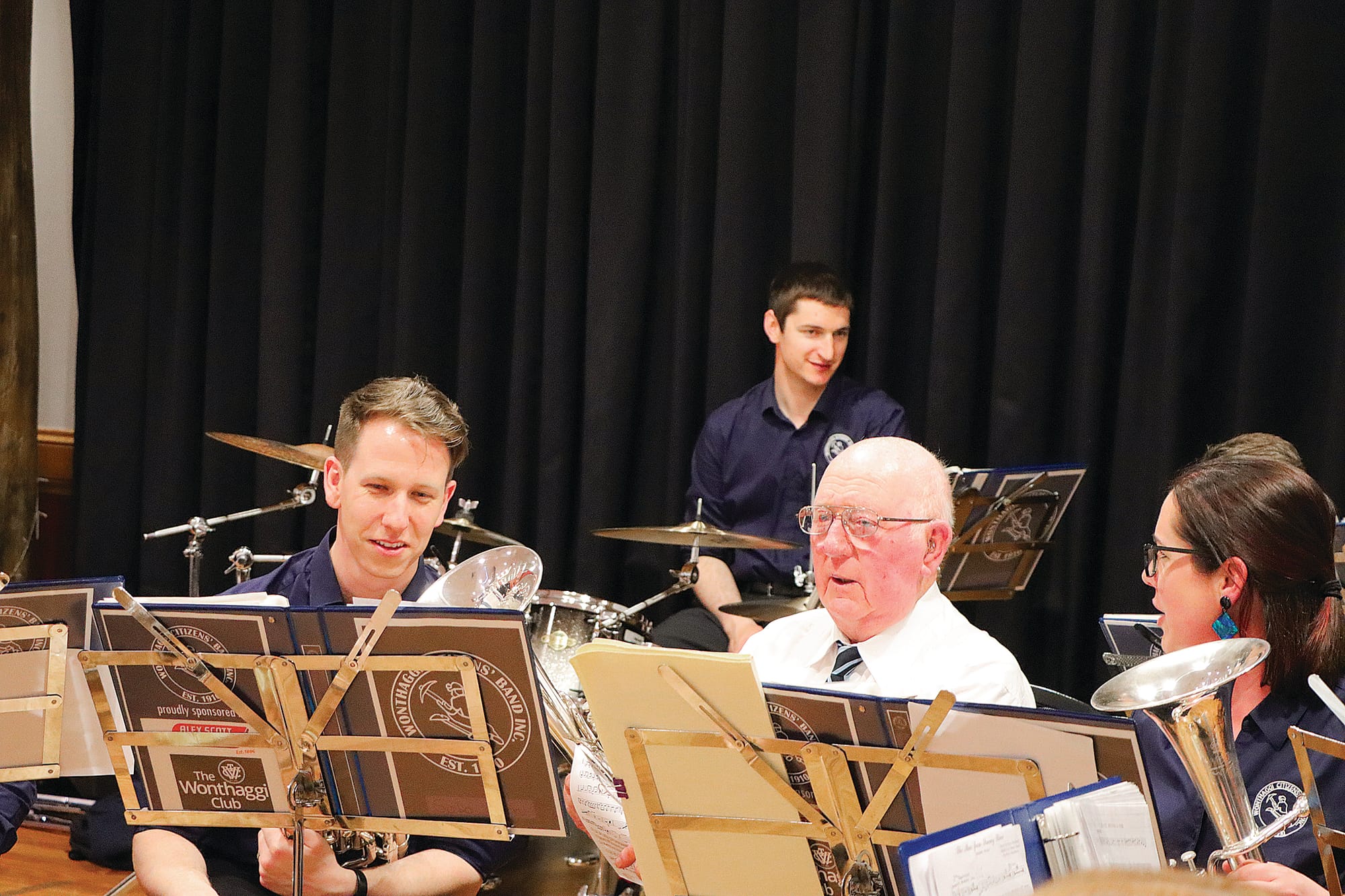 Don Edwards settles in with the band before joining a performance of the Man from Snowy River theme tune. A29_4322