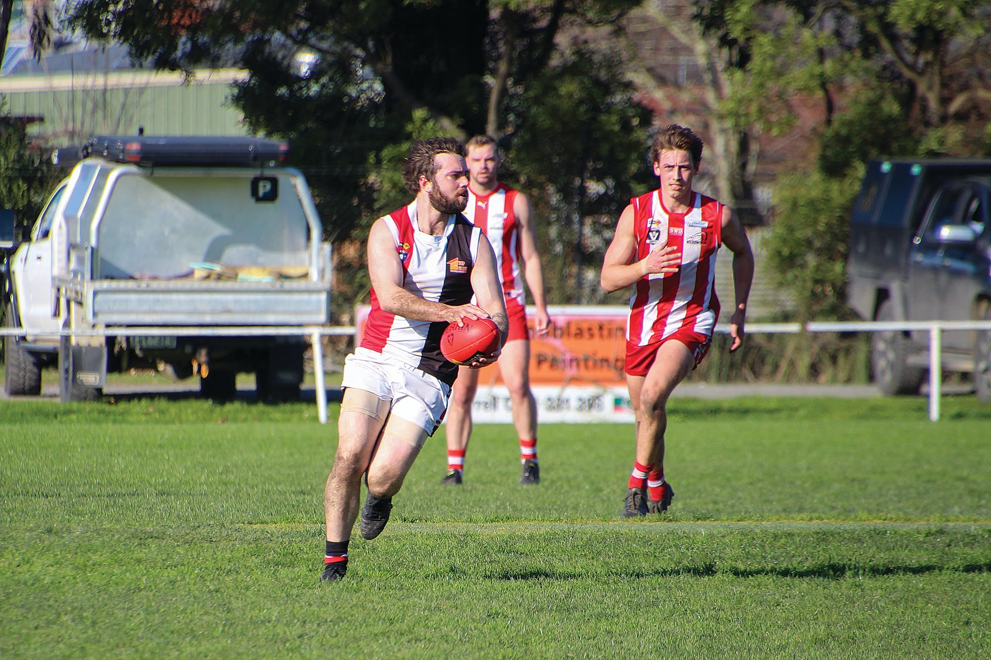 Dylan Heylen send Nyora into attack.