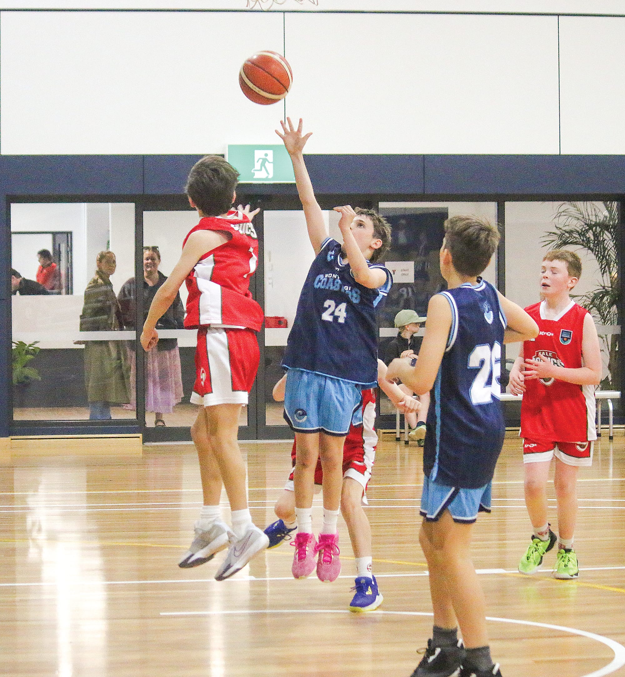 Brayden O’Brien gets air and goes for the shot for the Coasters. ob25_4324