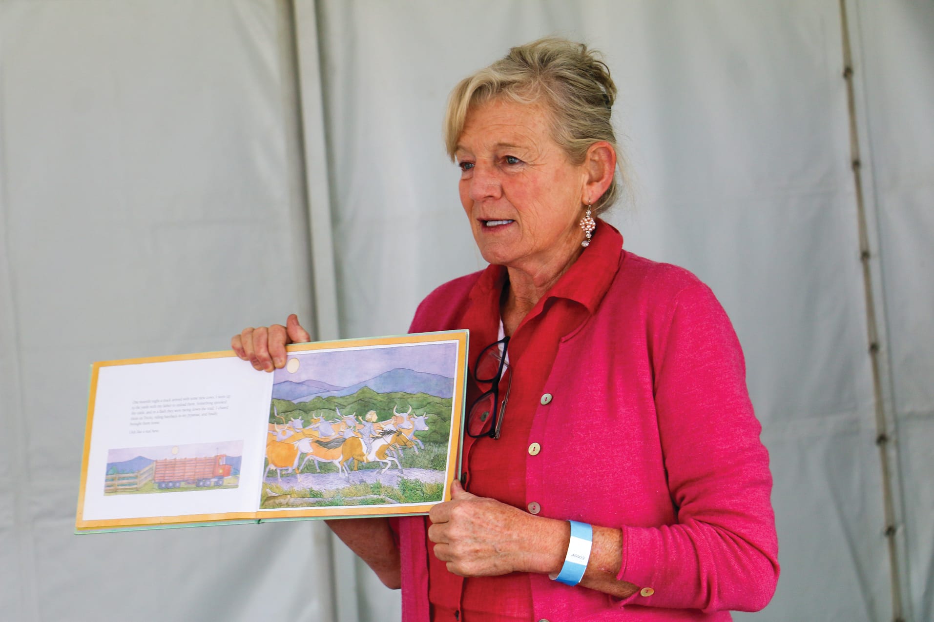 Alison Lester explained the ideas for her children’s books during a workshop at Fishy Stories. tk04_4723