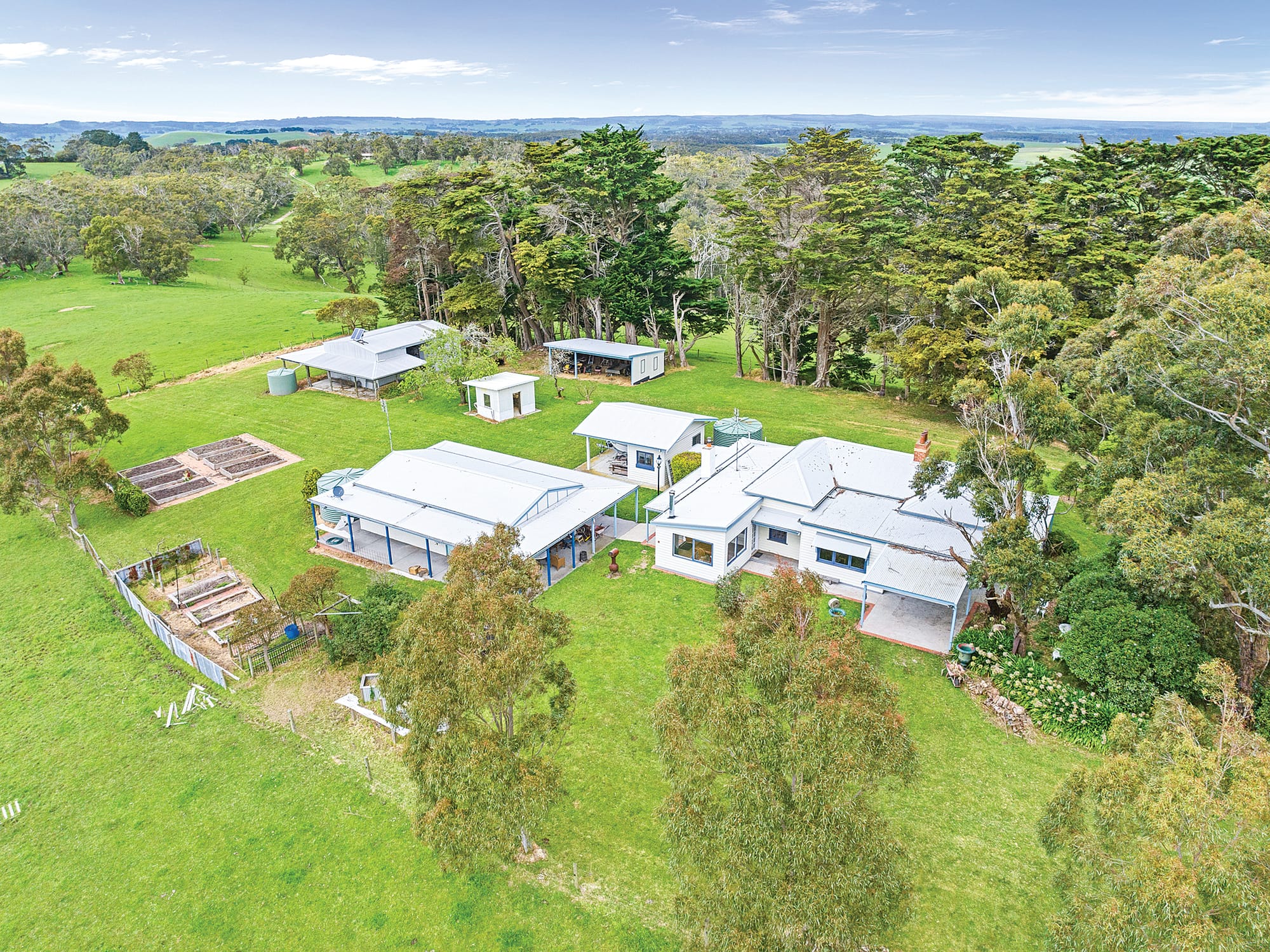 “Kibby’s Hill” circa 1876 homestead – Sweeping rural views