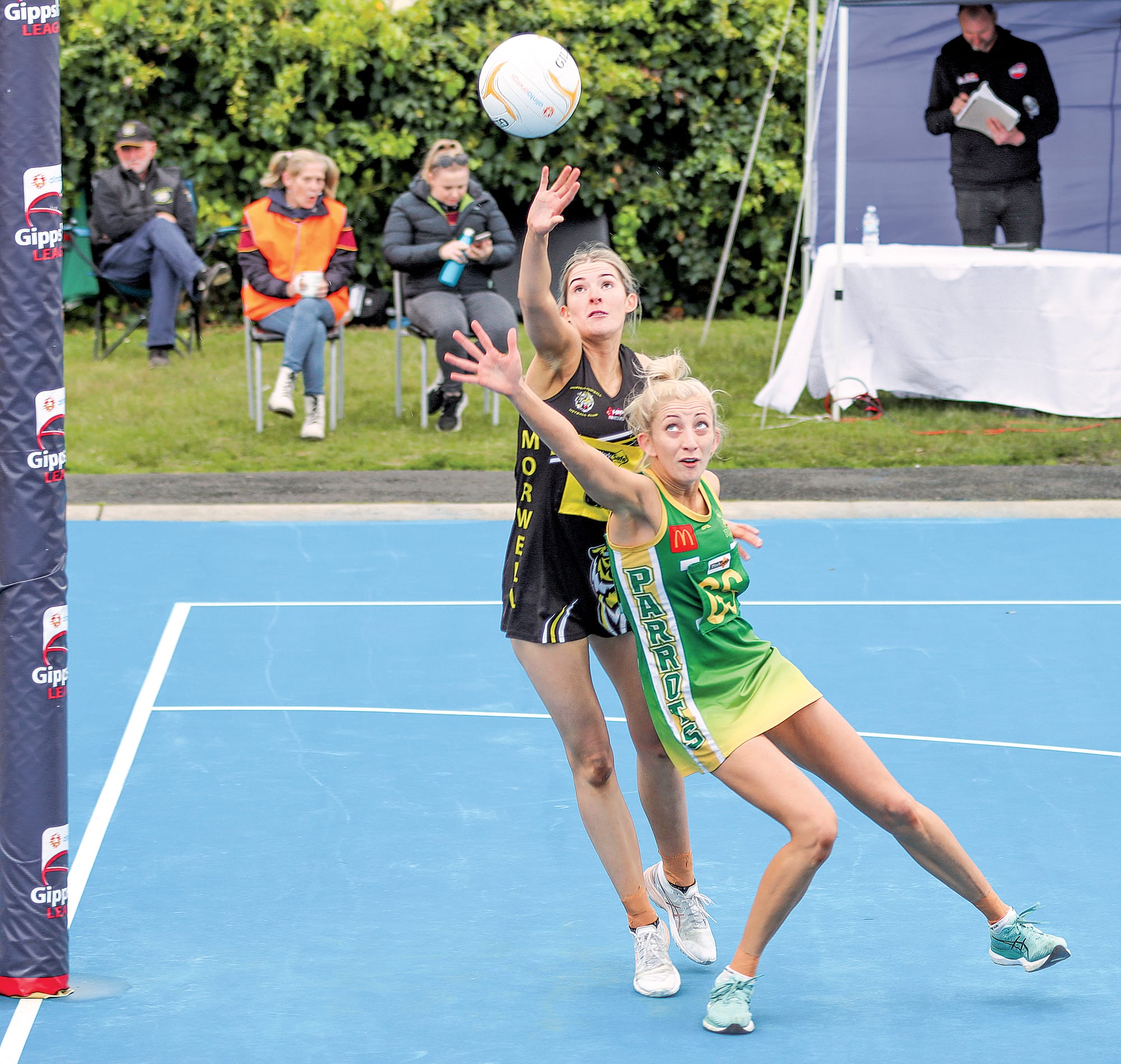 A Grade Leongatha Goal Shooter Jess Edgar is caught in an awkward position against Morwell. A35_3822