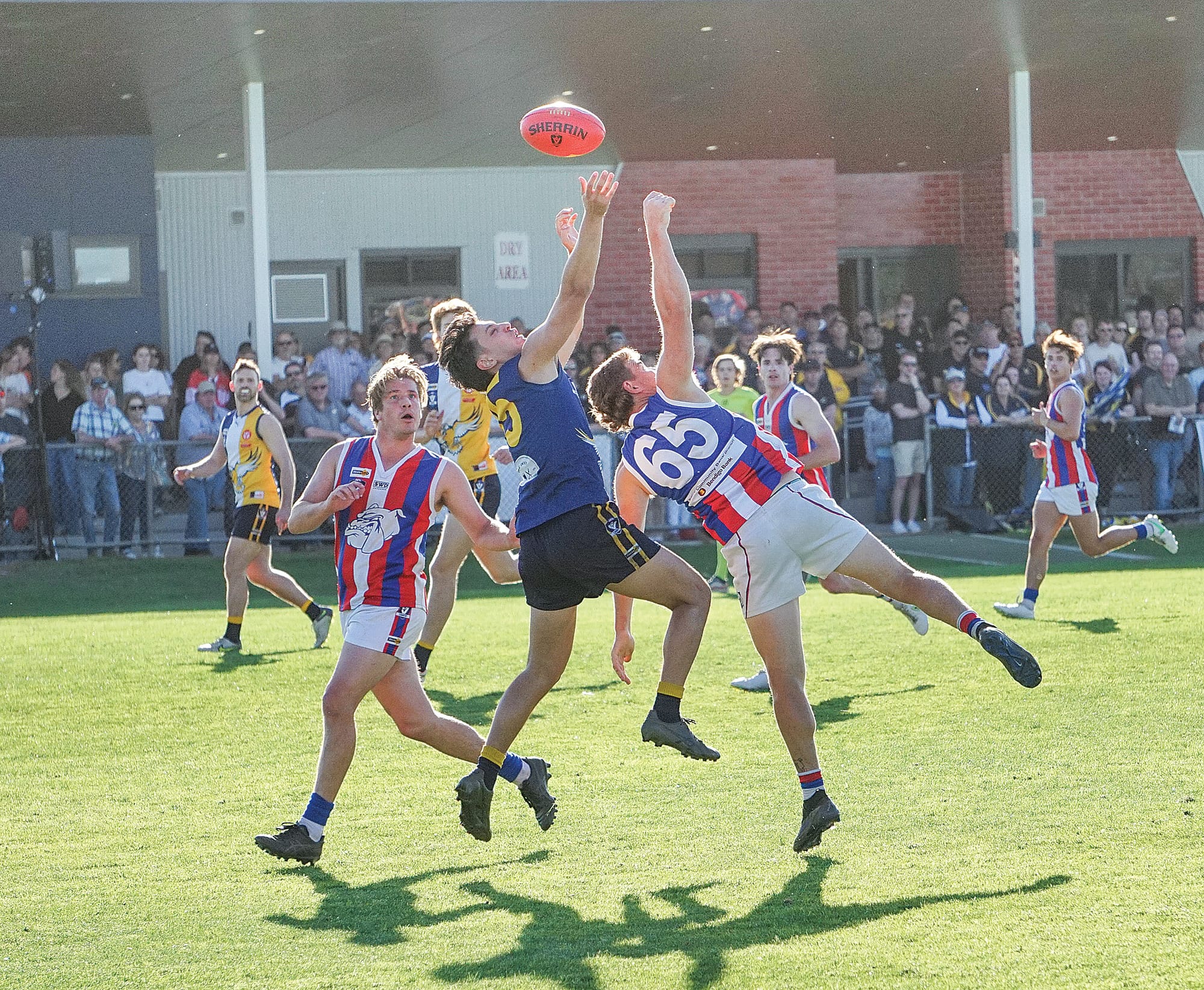 Phillip Island’s Mark Griffin just misses as Inverloch-Kongwak’s Taite Cumming looks to secure the mark. Ns243823