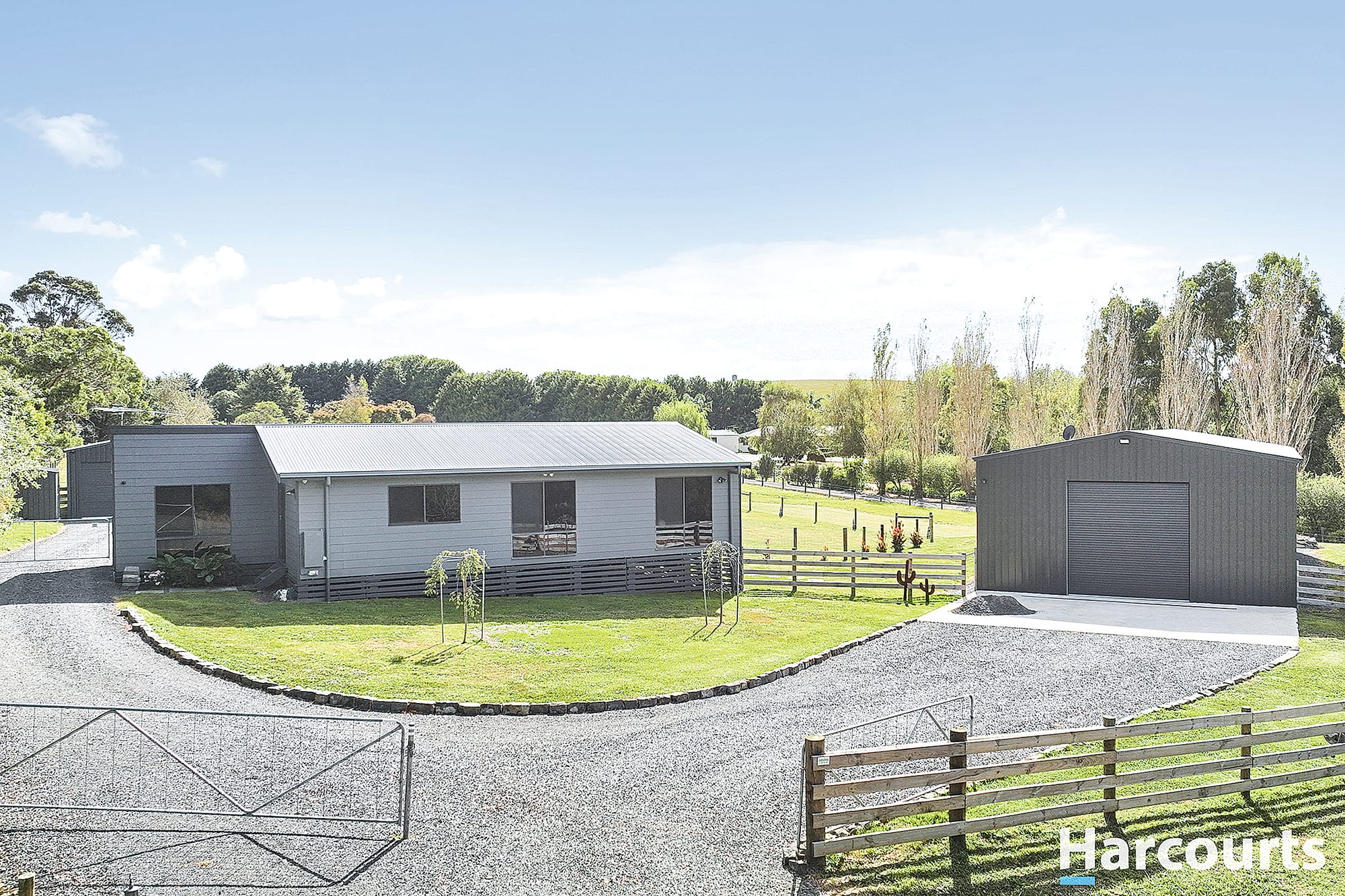 Fantastic acreage retreat, shedding heaven!