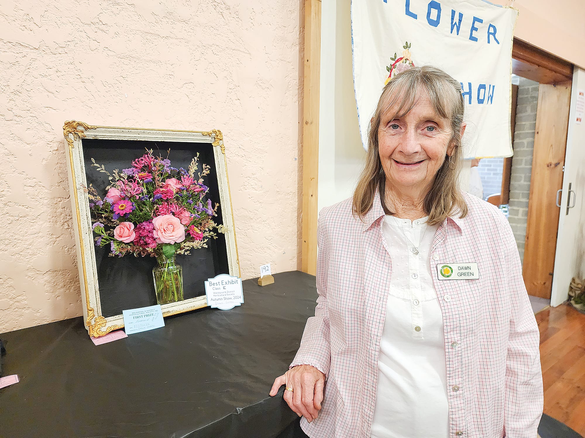 Inspired by the bright colours and black background and by painters past, Dawn Green created a beautiful and mesmerising floral art piece. C22_1124