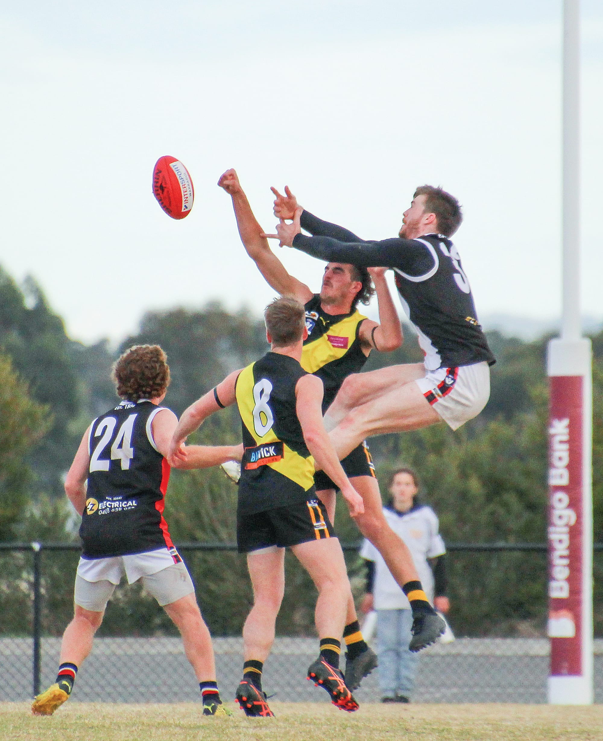 A spectacular mark by Travis Stewart in the forward pocket helped keep Nyora on par in the second quarter.