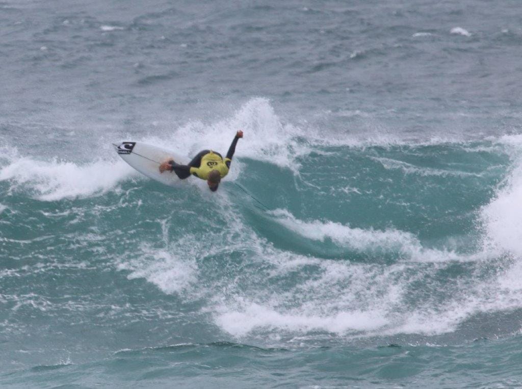 Barwon Heads’ surfer Jerry Kelly was through to the semis after winning his quarter final of the Under 16 Boys at Phillip Island on Saturday.