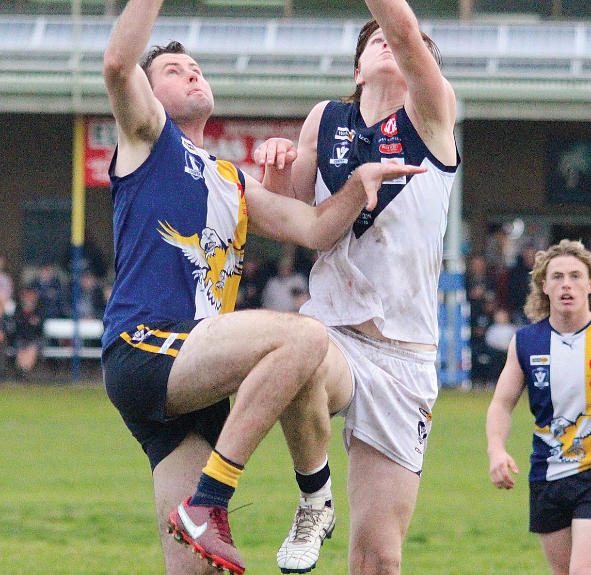 The rucks do battle. B05_2522