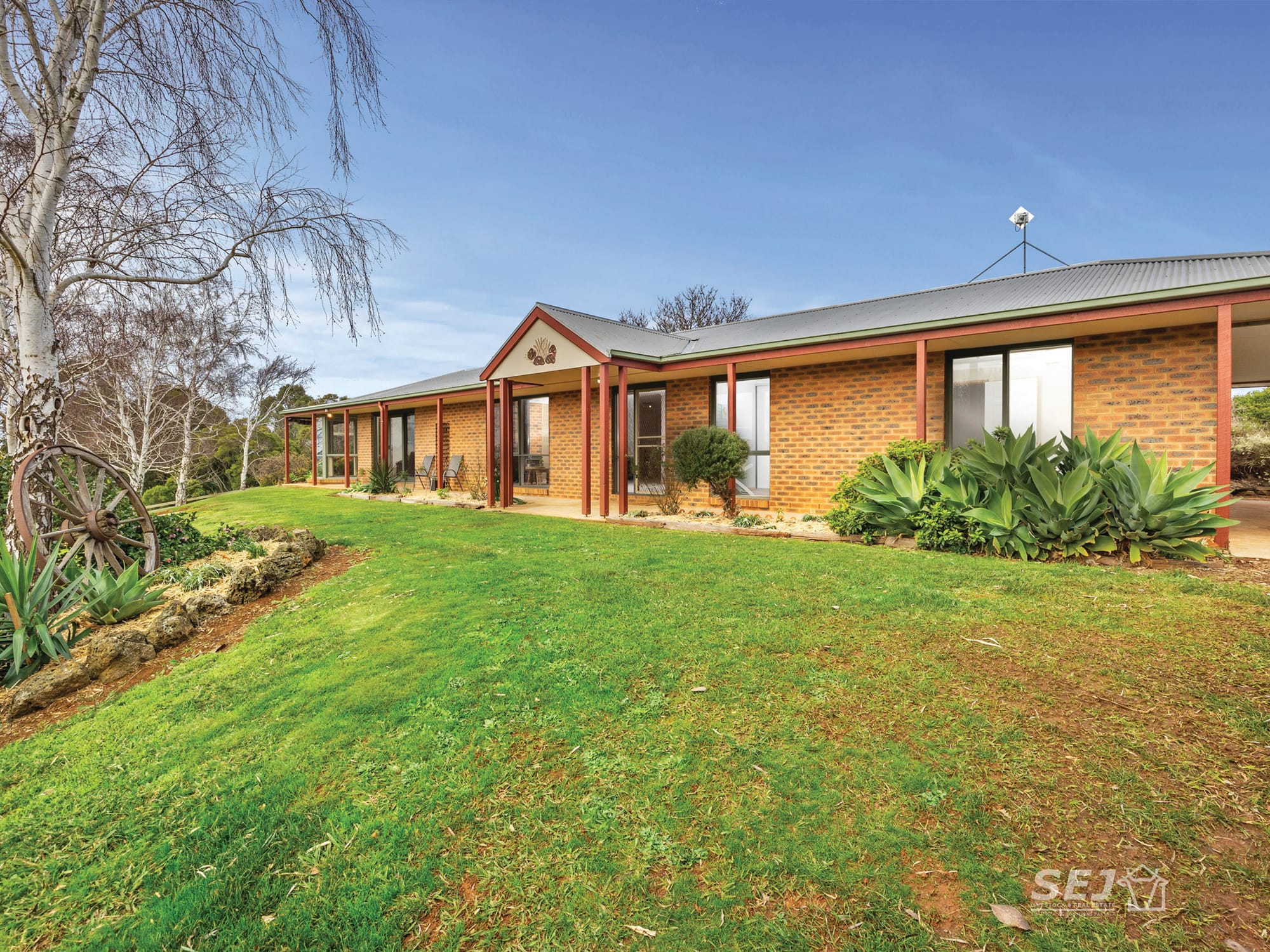 Home, hills and happiness, right here!