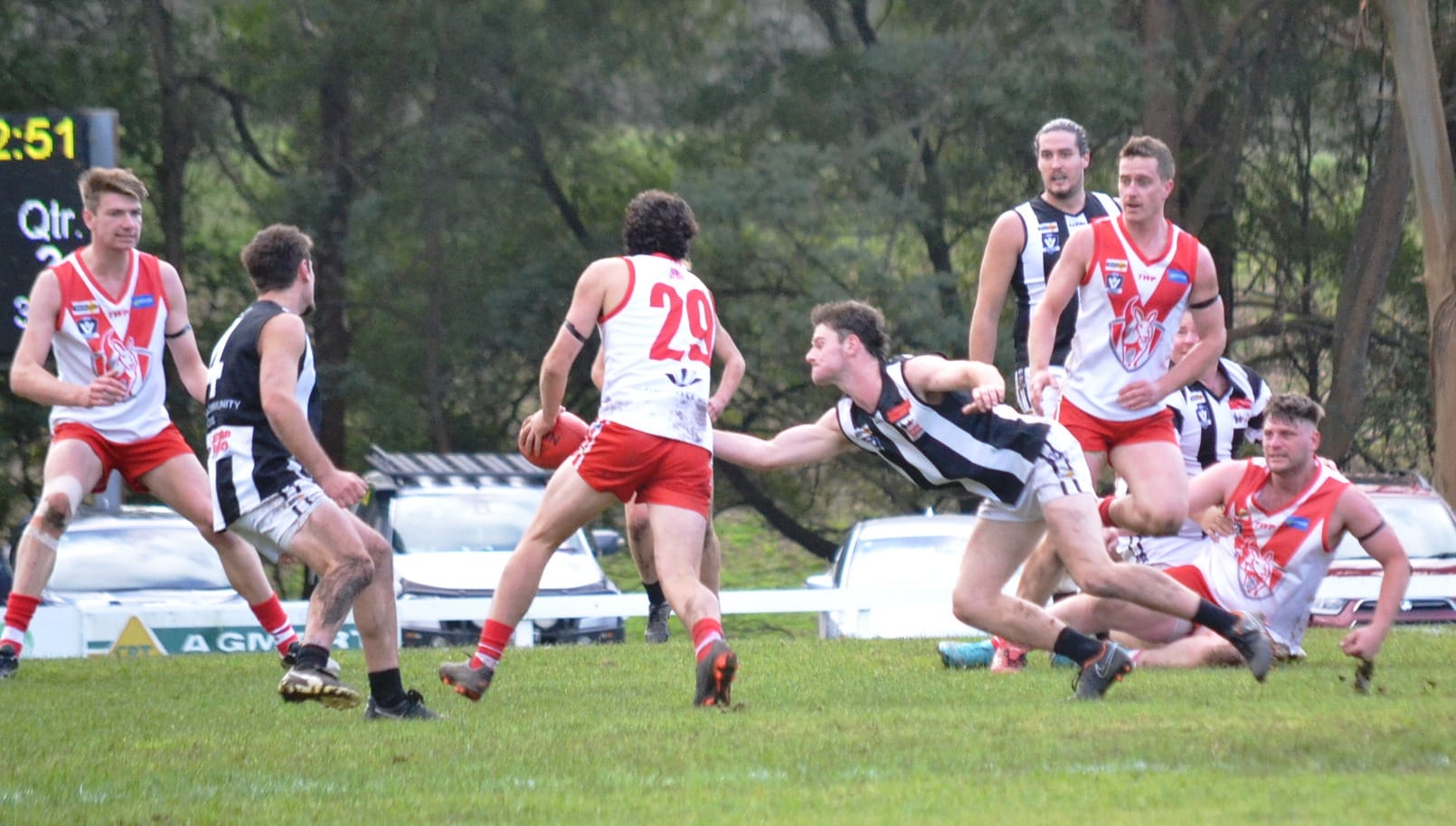 Who gets eliminated from Mid Gippsland fight?