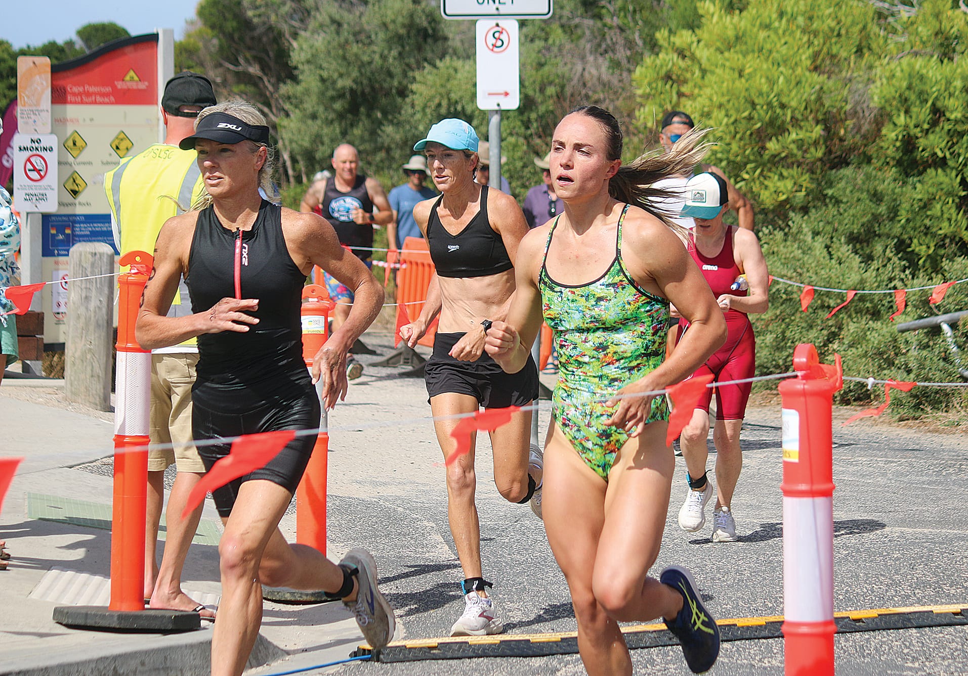 Competitors begin the running leg of the aquathon. ob43_0325