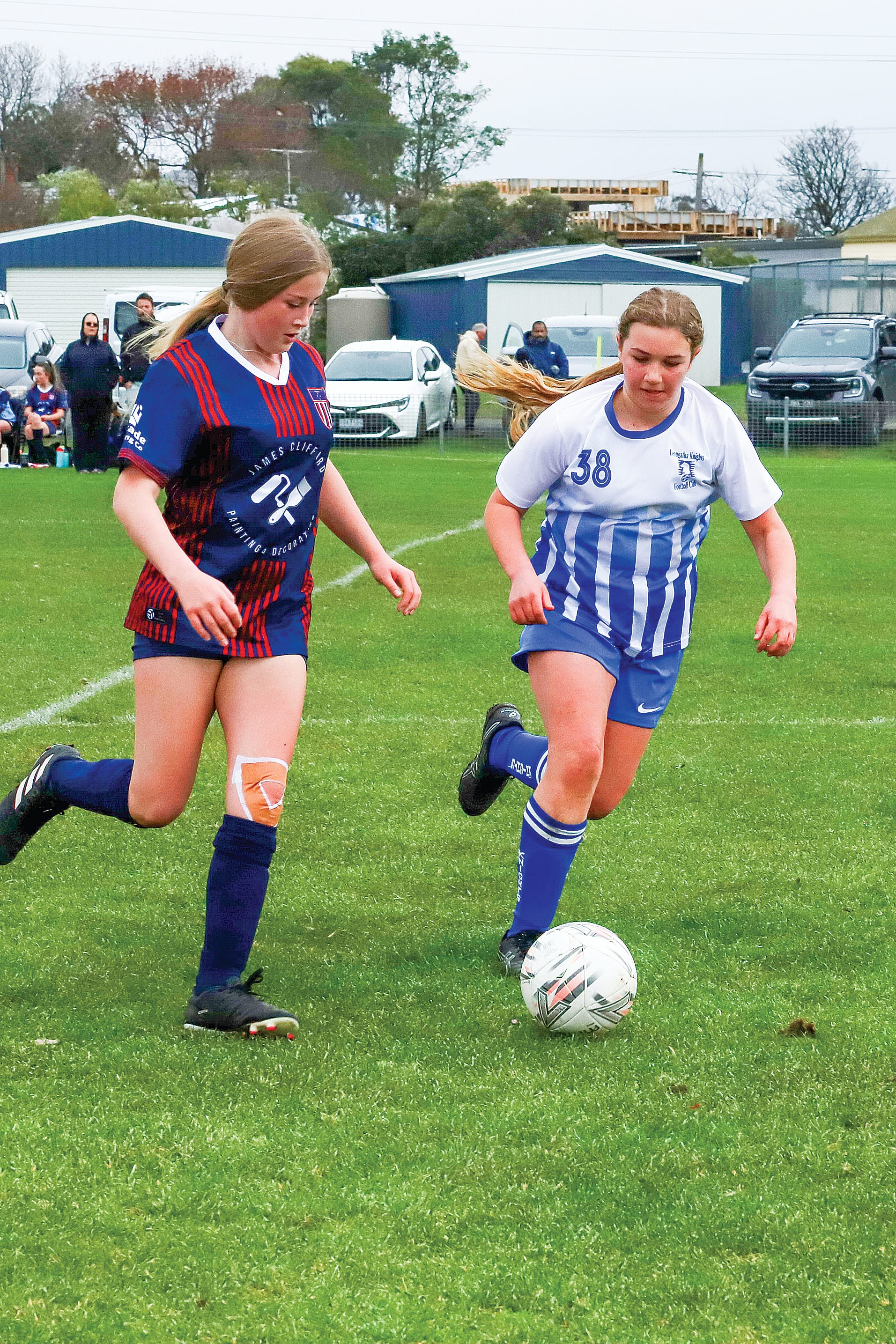 Leongatha’s Amy played a dominant game in midfield against her Korumburra opponent. 
