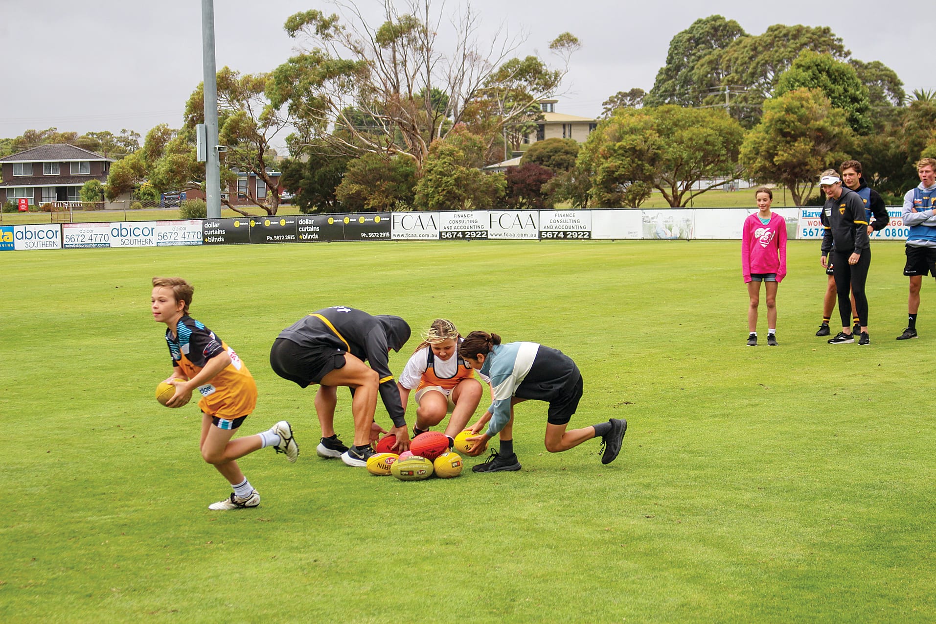 Some lucky young footballers got to strut their stuff amongst some VFL and VFLW stars on the weekend. 