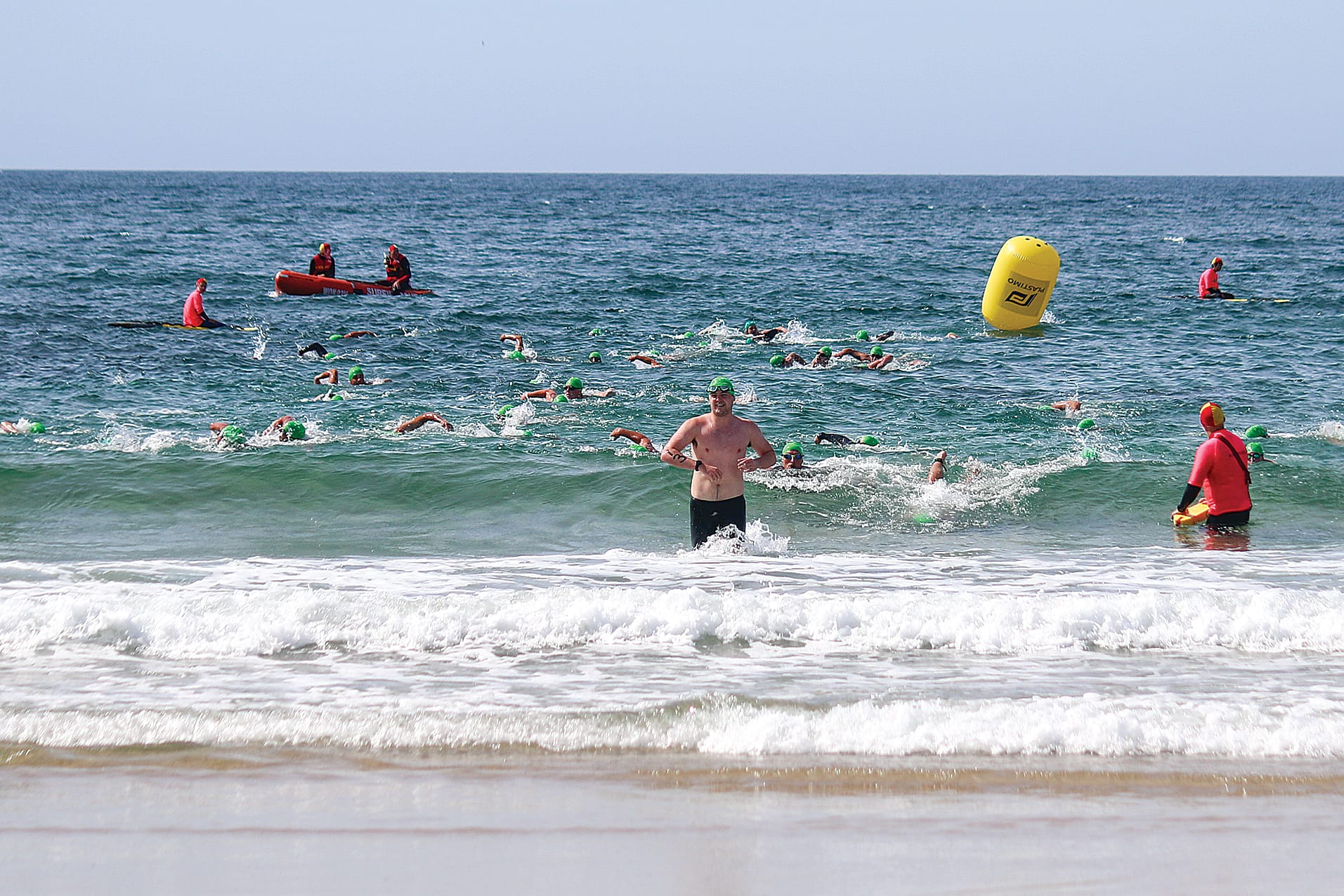 The rest of the pack makes it back to shore to start to the run. ob41_0325