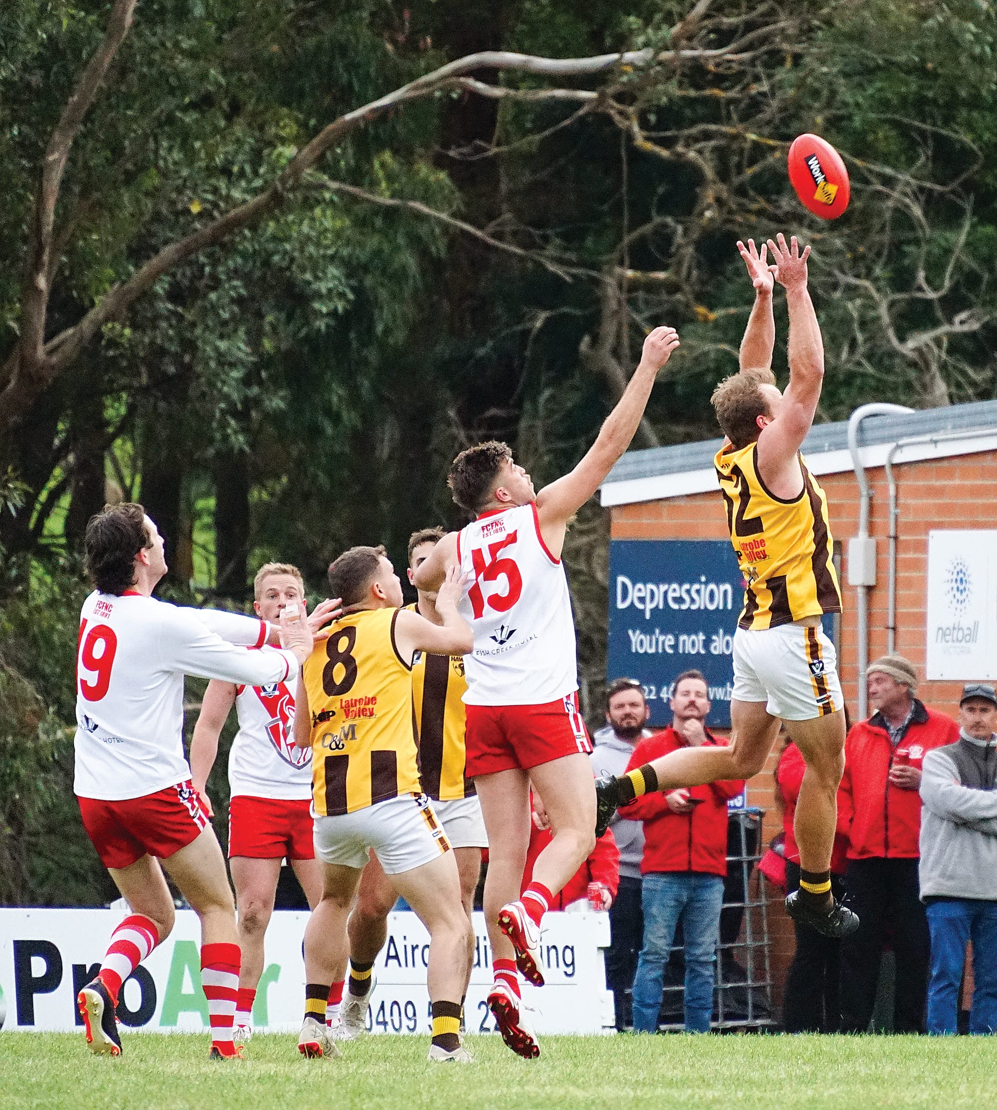 Fish Creek’s Jacob Lamers looks to upset Morwell East’s mark. Ns38_2025