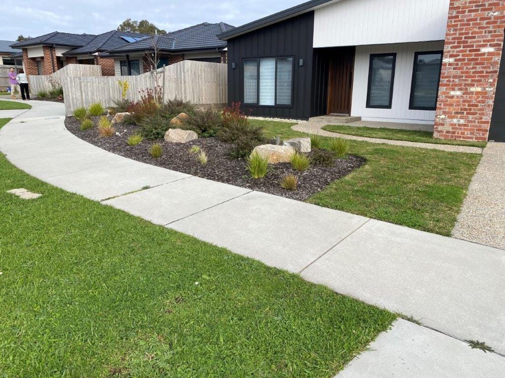 Nature strips: Urban jungle or pedestrian paradise?