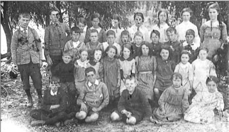 A 1916 photograph of Grantville School children.