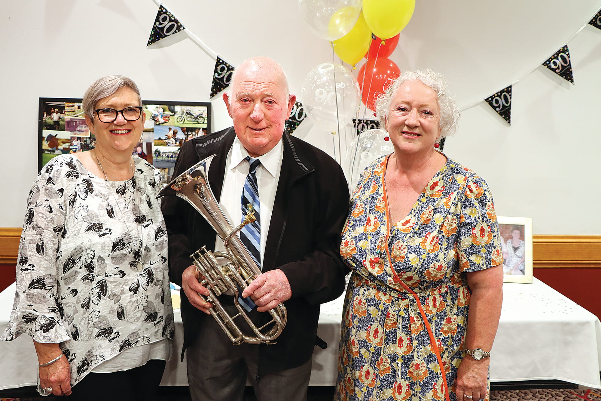 Don Edwards with daughters Glenda and Janet. A27_4322