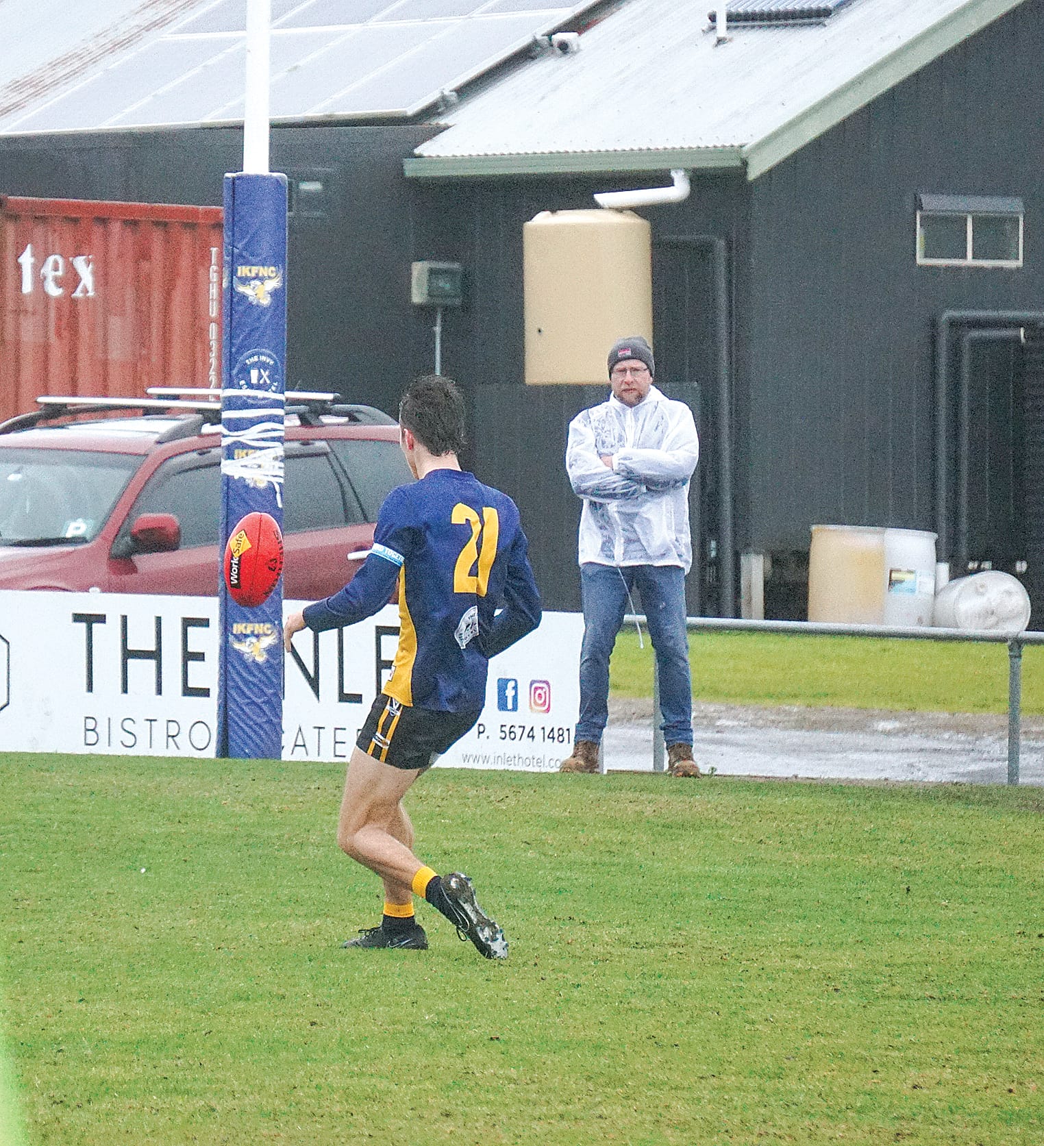 Josh Williams launches it through the goal. Ns04_3024