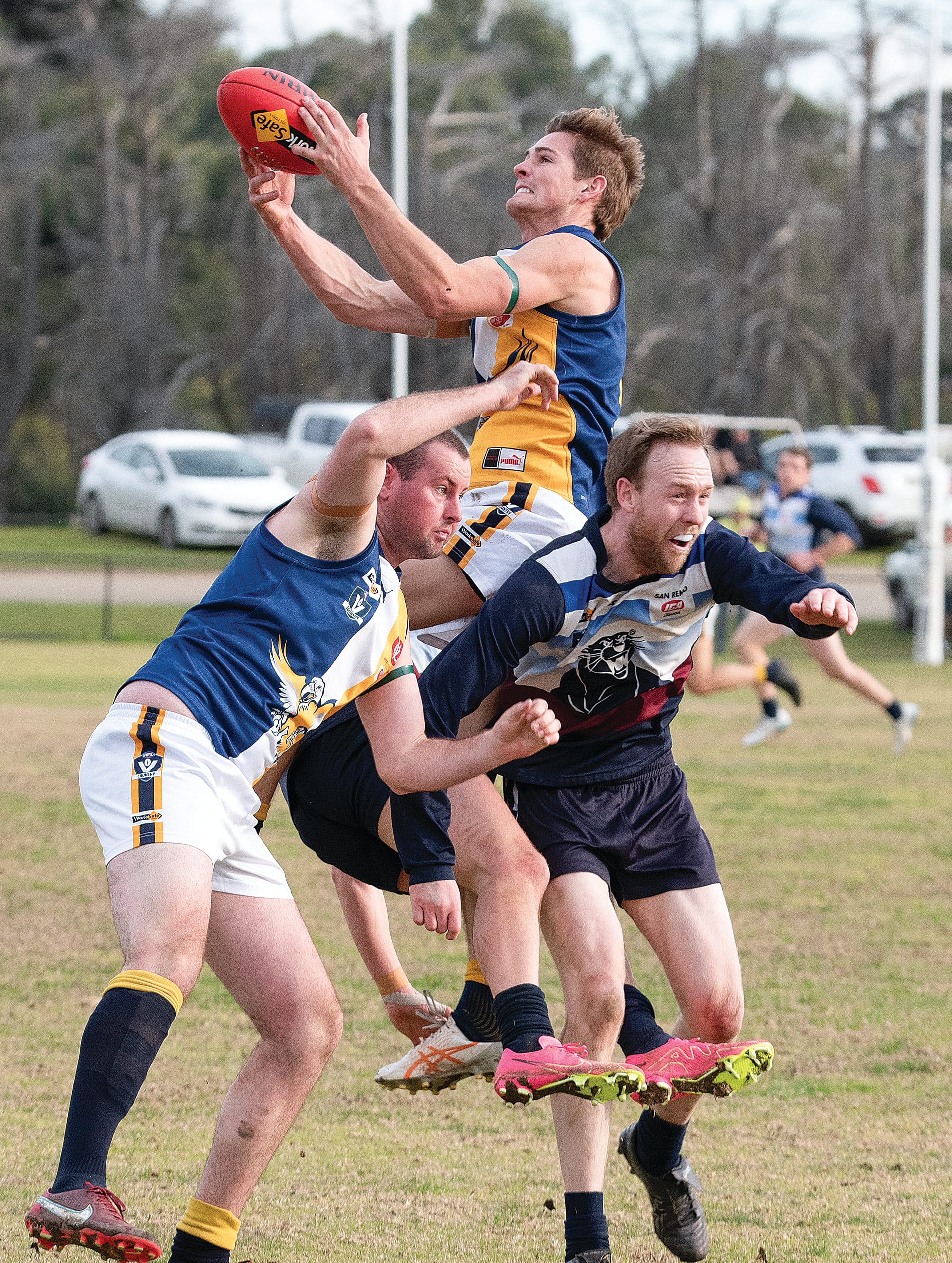 IK’s Tate Short flys above the pack in a contest for the football.