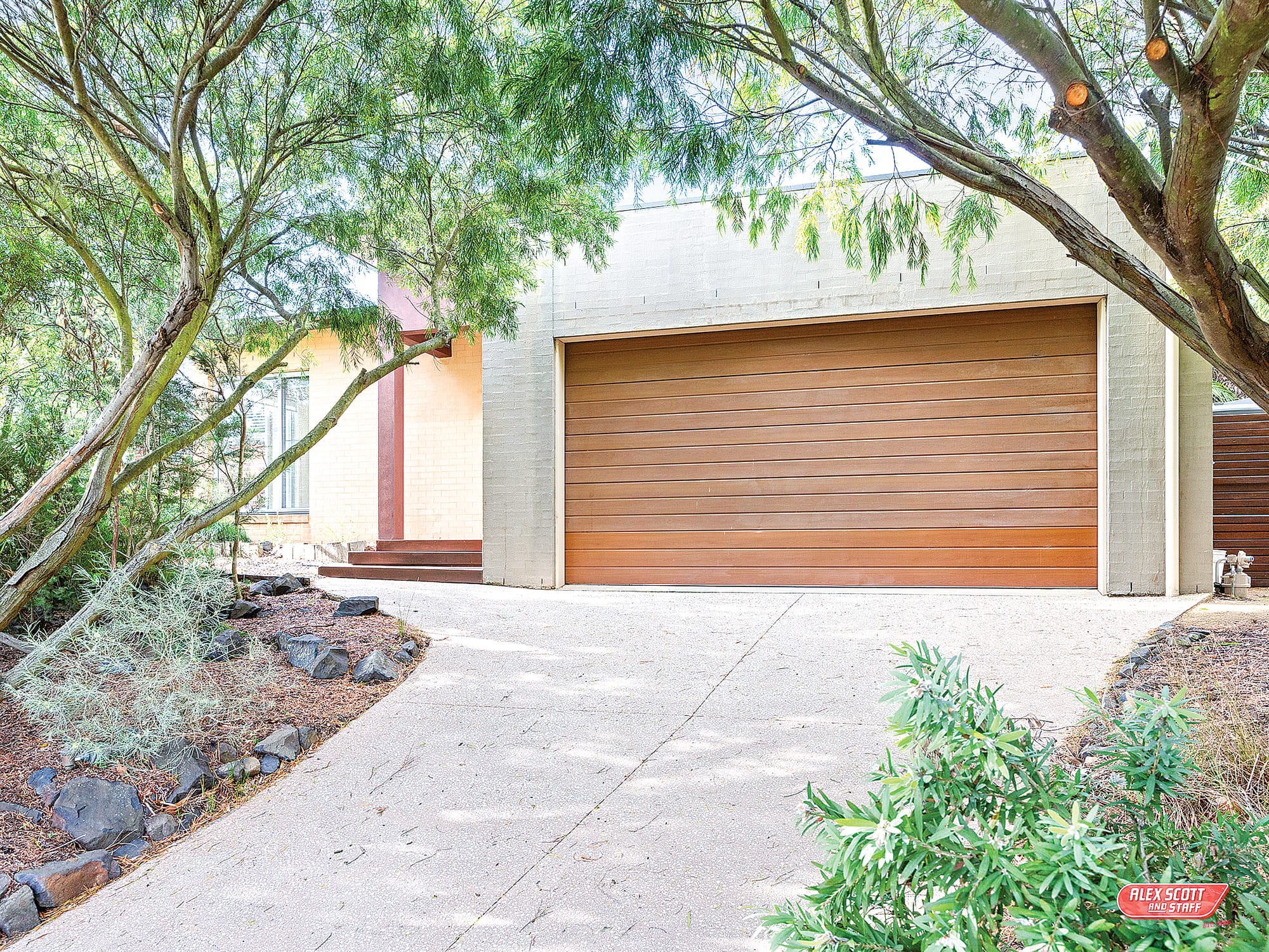 Contemporary lakeside living at Cowes