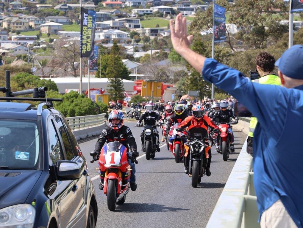 'Good on ya, Mick!' Doohan leads ride to Phillip Island MotoGP