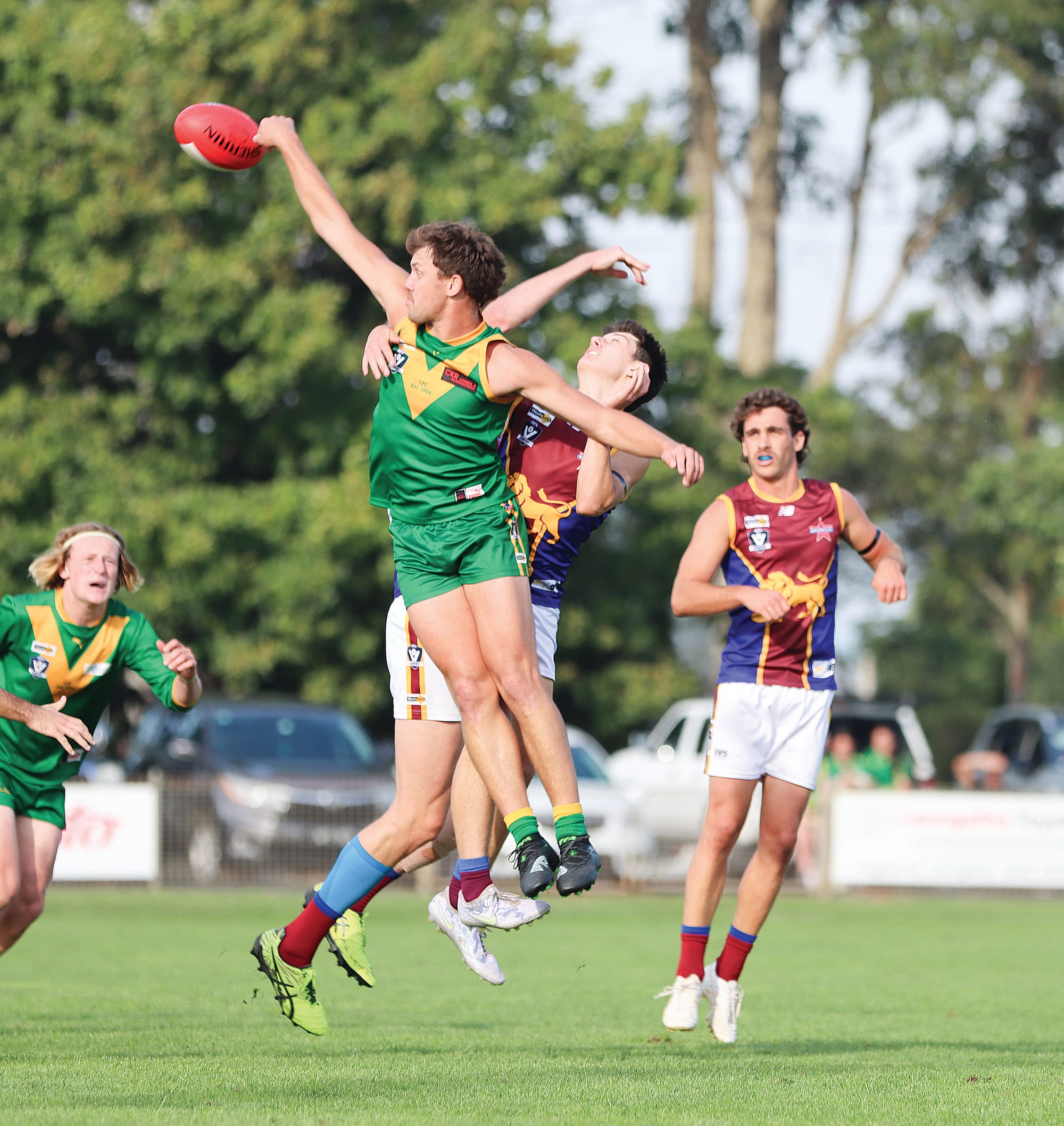 Leongatha and Moe battle it out during an intriguing first quarter. A35_1825