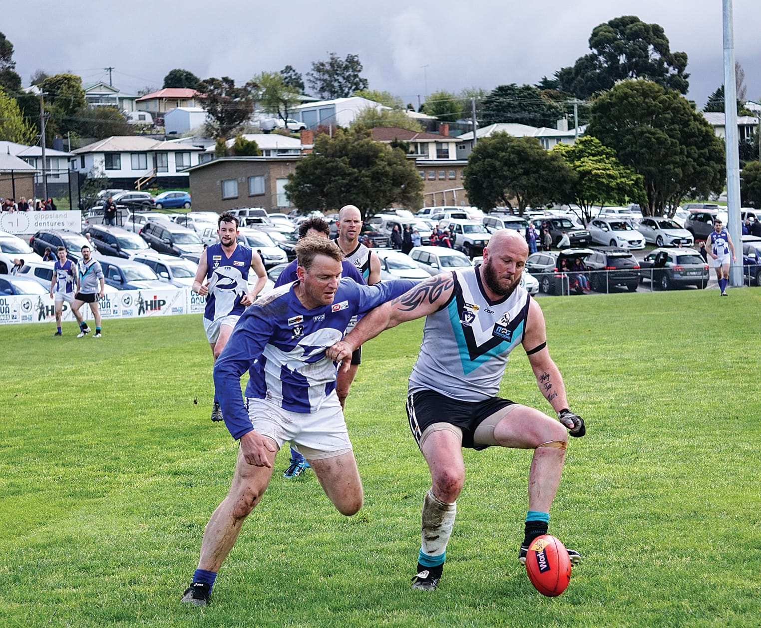 Nick McRae and Lukas Jenkins both looked to secure the ball. Ns073722