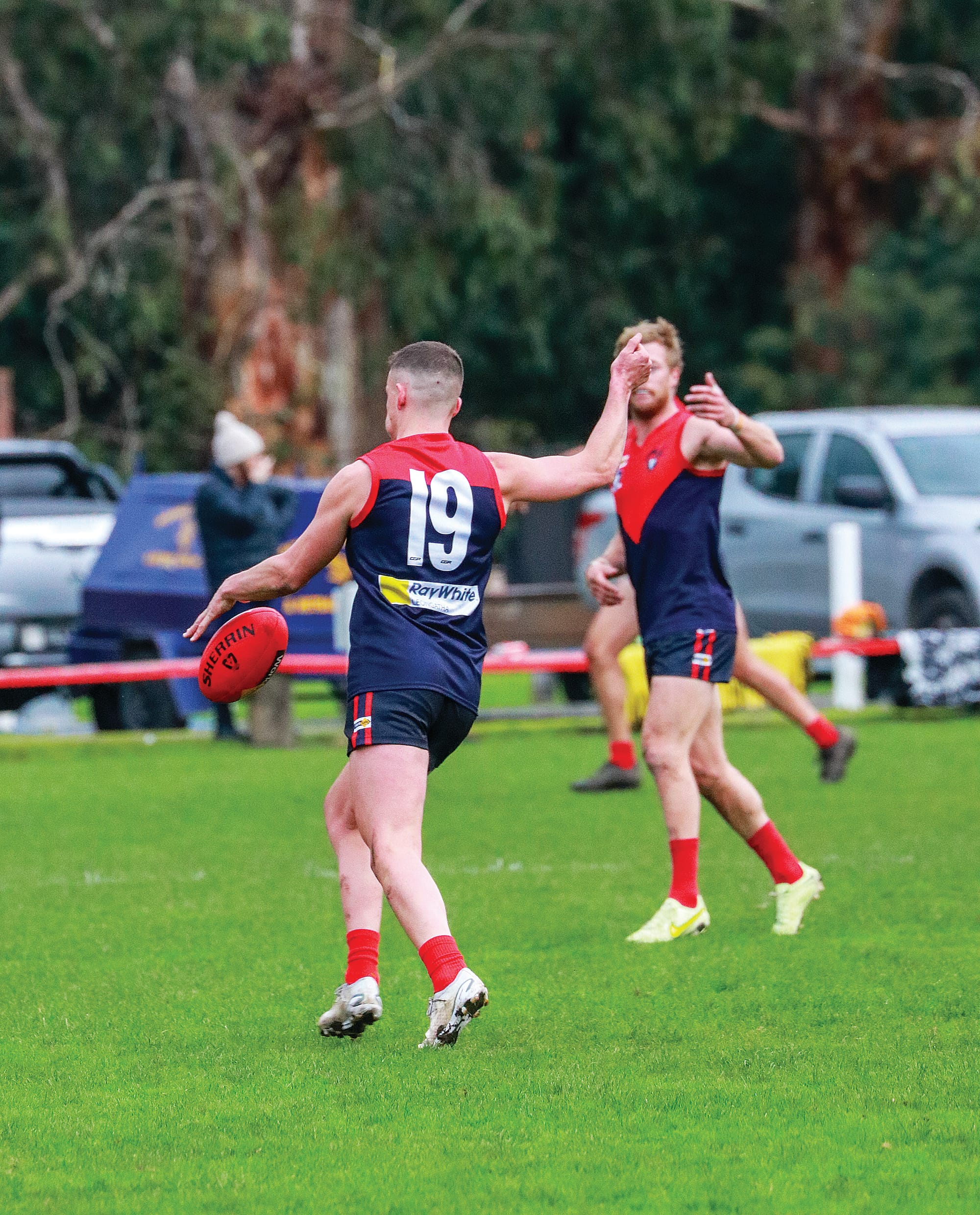 ayden Deas kicks the ball downfield against Morwell. Z27_2323 