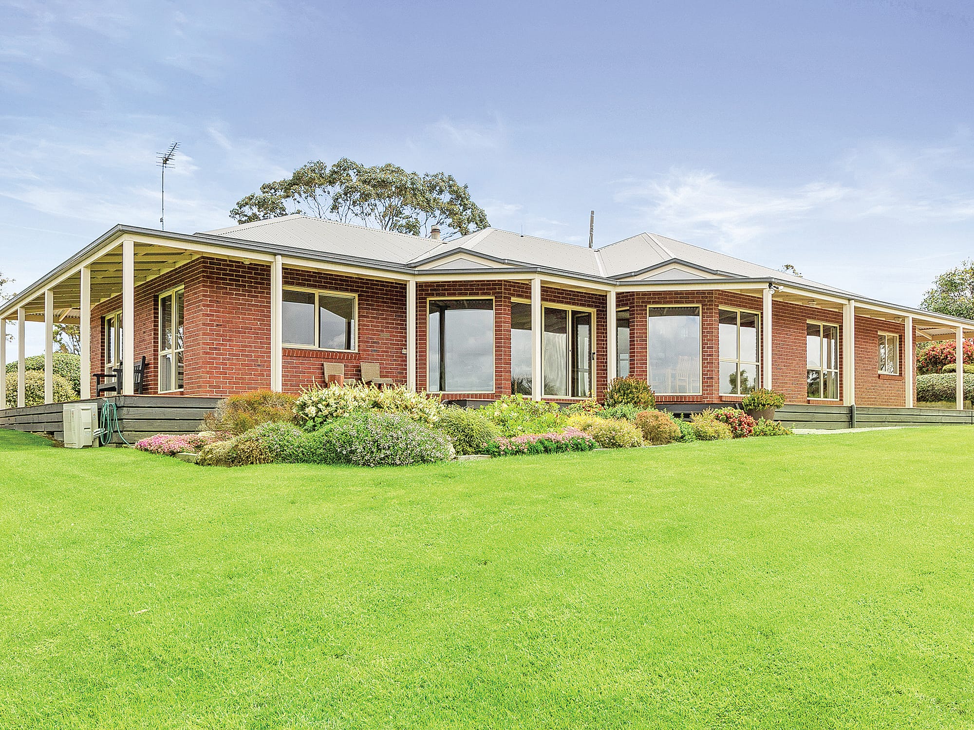 Idyllic country living on 28 acres