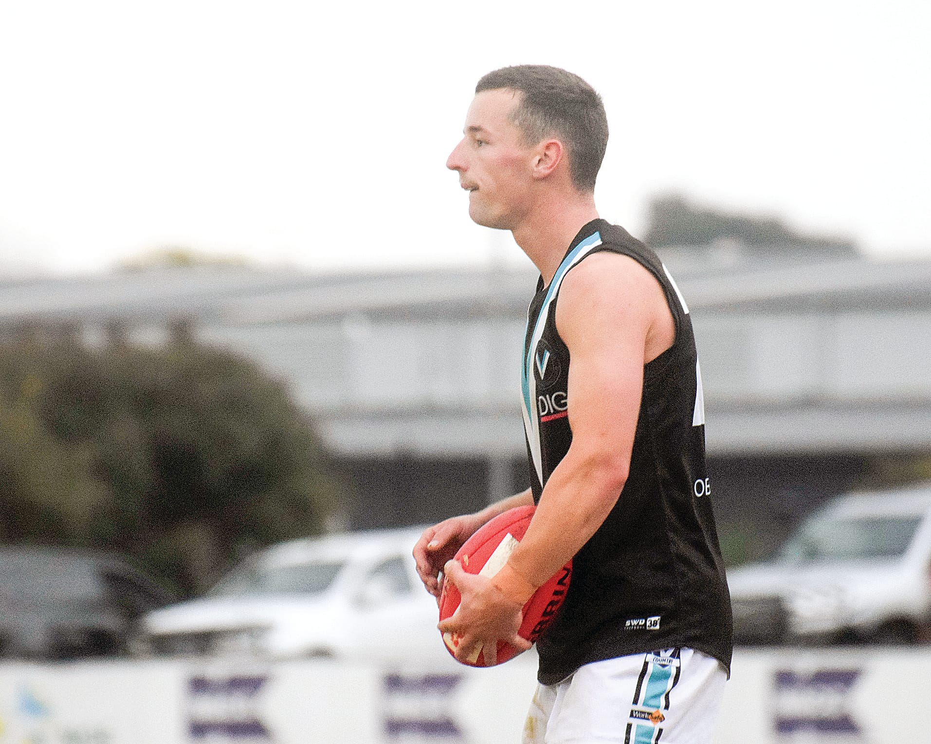 Wonthaggi vice-captain Josh Schulz assesses his options. Photo: Liam Durkin.