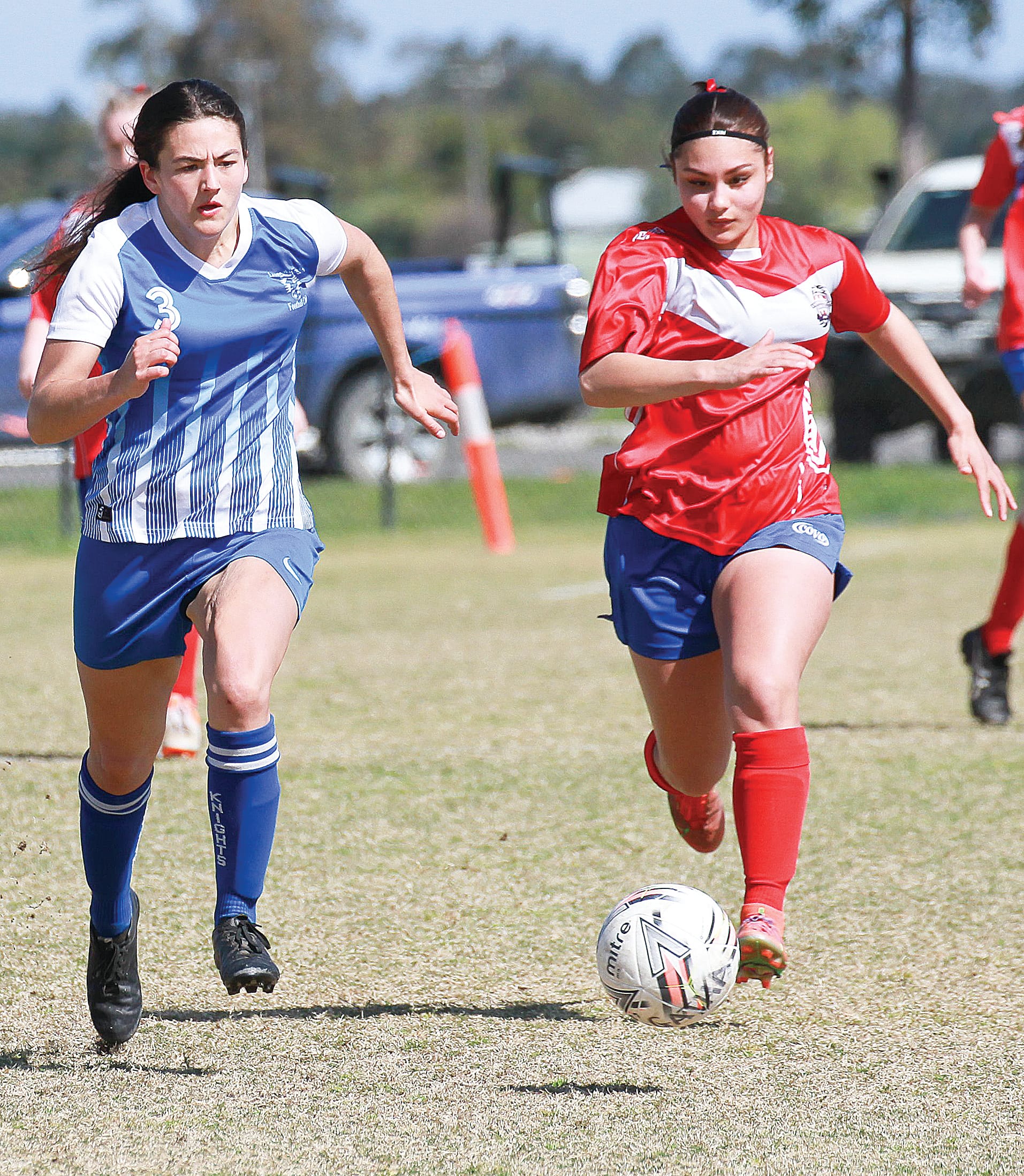 Leongatha’s Melisse Bath and Wonthaggi United’s Aaliyah Trevethan sprint towards the ball in the Senior Women’s grand final.
