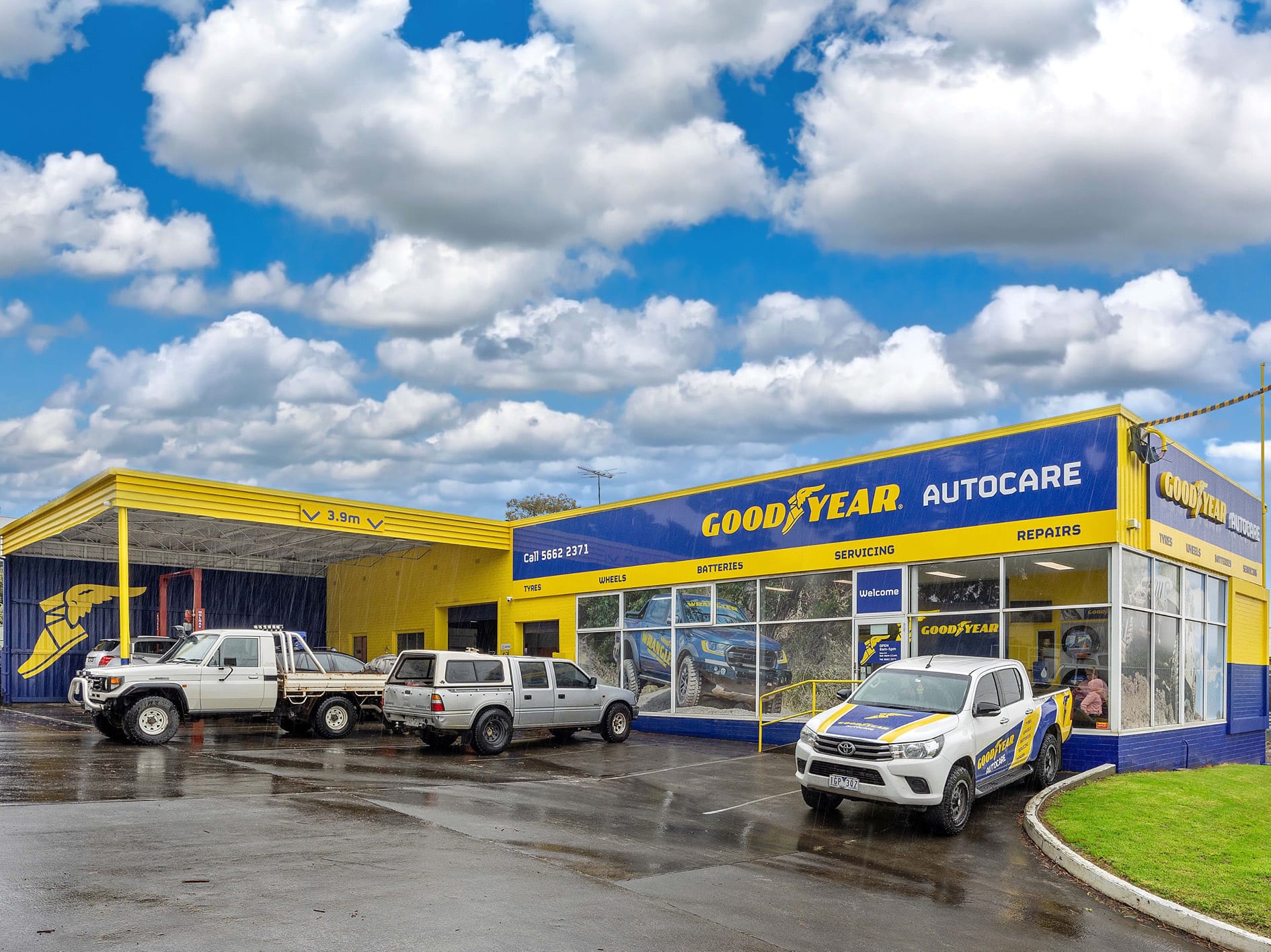 Rubber hits the road at record Leongatha auction