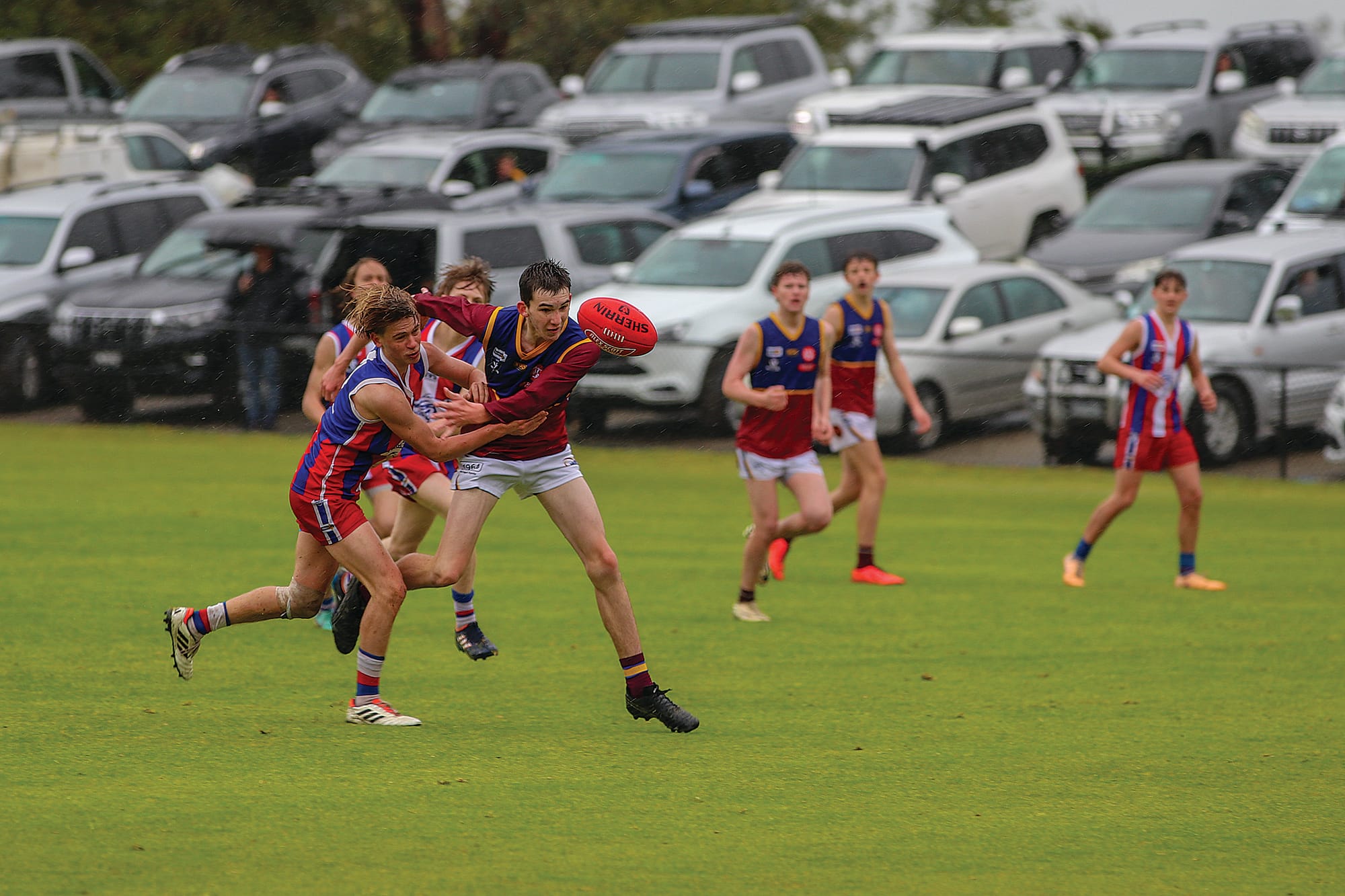 Phillip Islands Cade Wragg against Warraguls Jack Morgan in trying conditions for the grand finale. Z13_3824