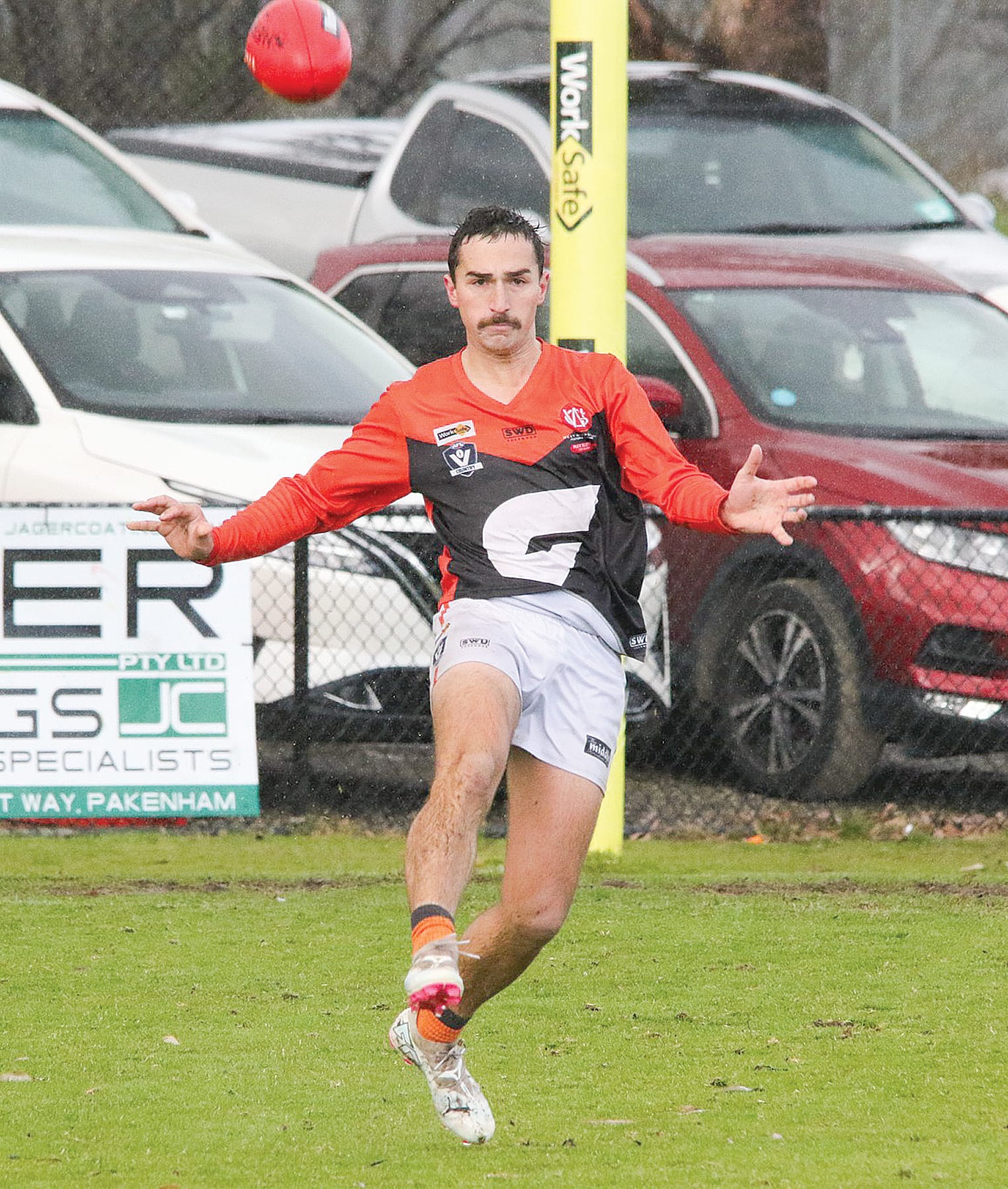 A short pass from Korumburra Bena fails to lift the Giants’ game