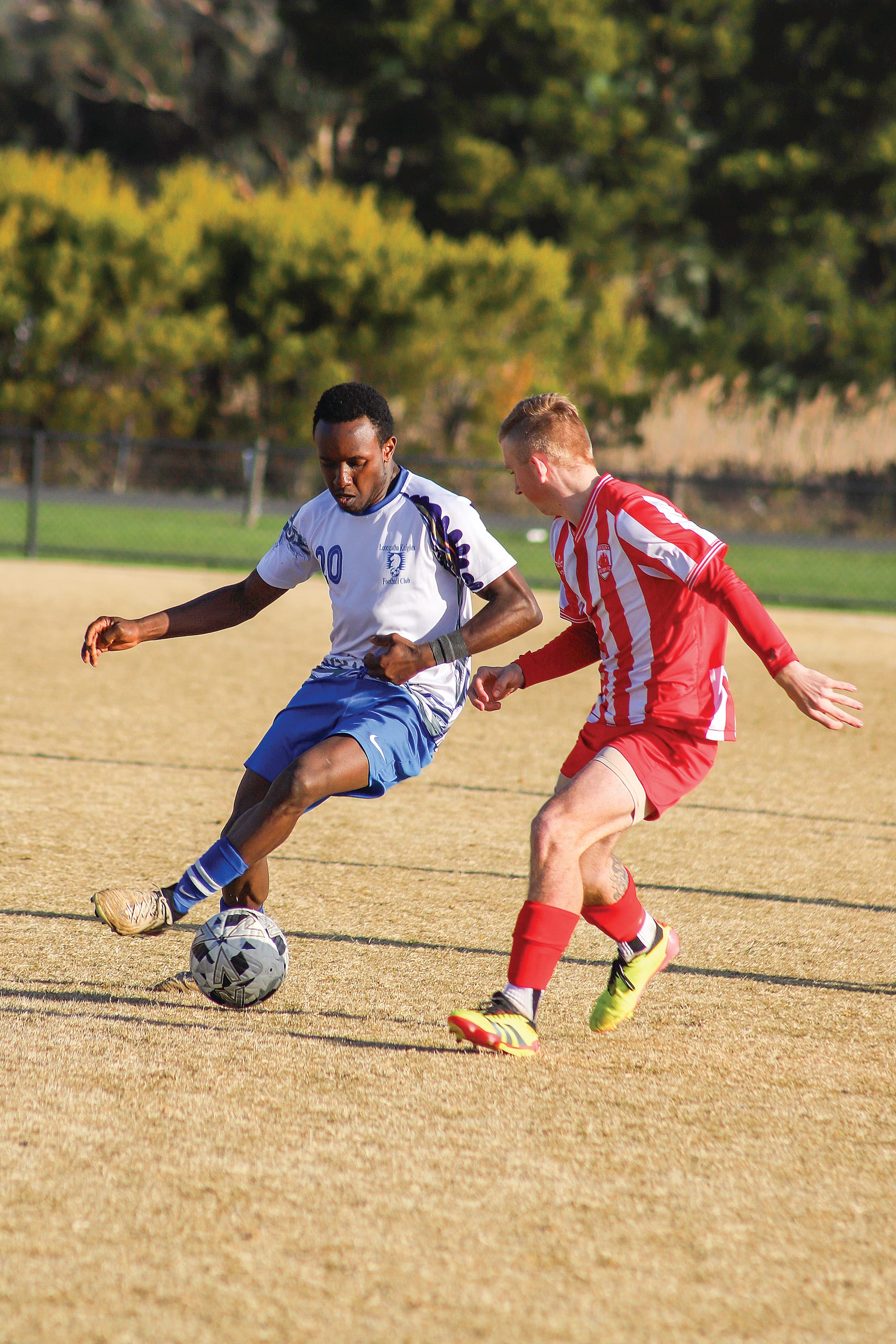 Leongatha’s Henry Mbuthia played a stellar game on the wing. 