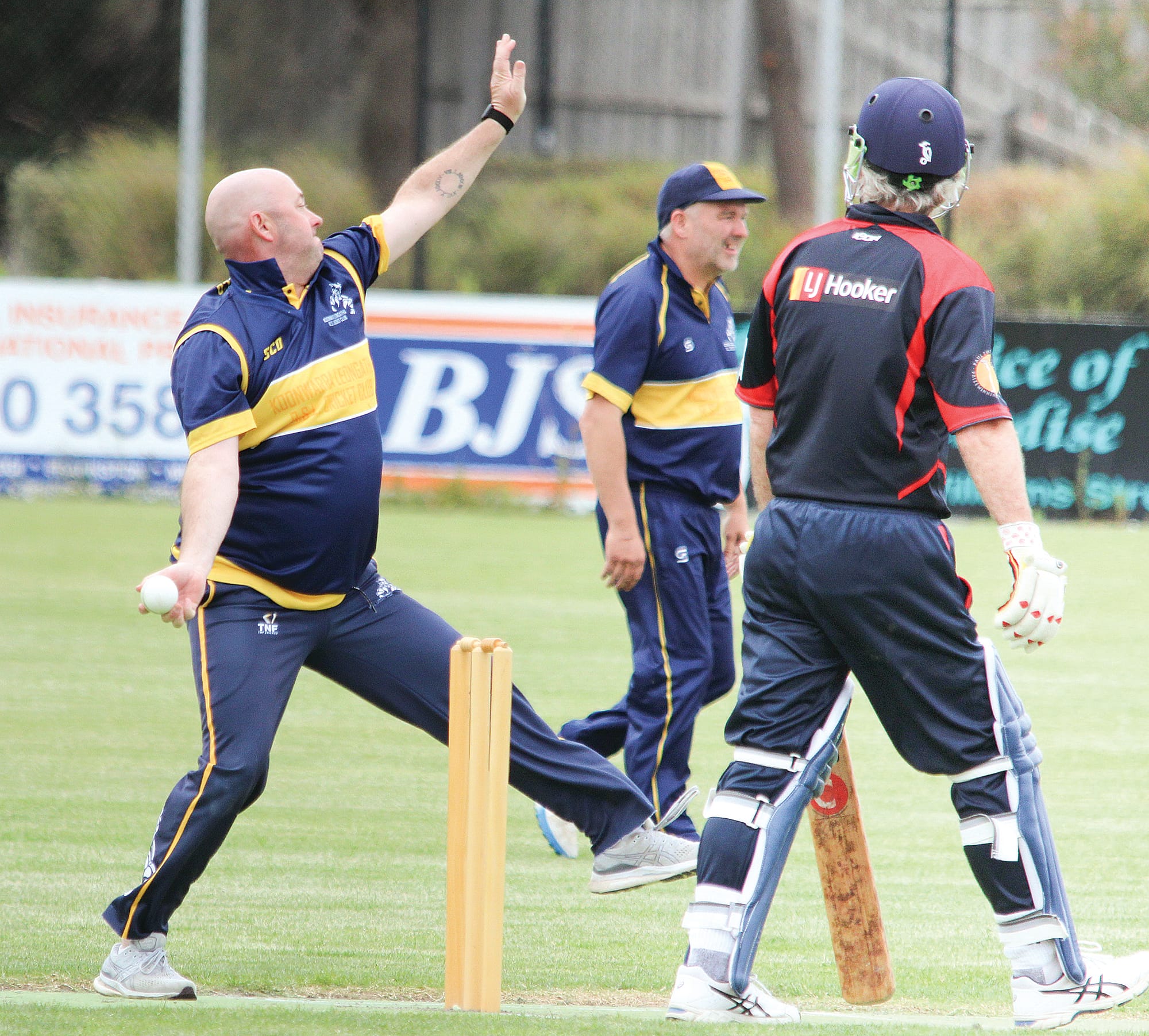 Koony’ captain Kevin Thorne bowls at Inverloch on Saturday. B14_5122