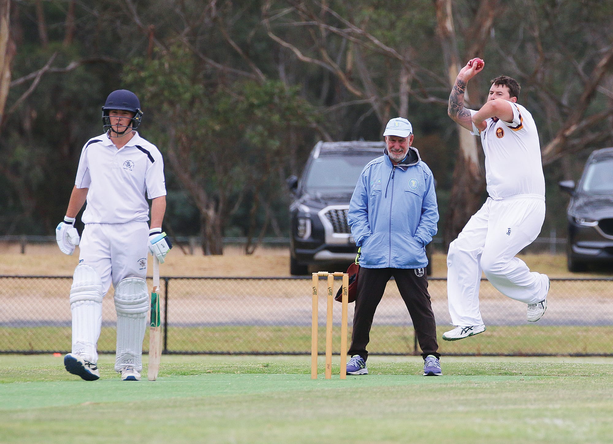 Hayden James elevates to launch one down the pitch. ob67_1324