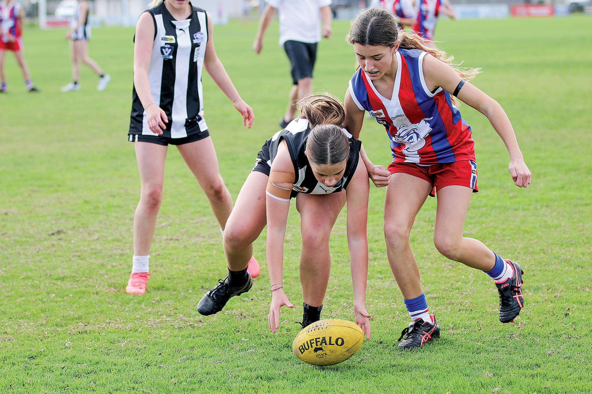 Dalyston’s Molly Monday protects the ball from Phillip Island’s Ruby Carroll. 
