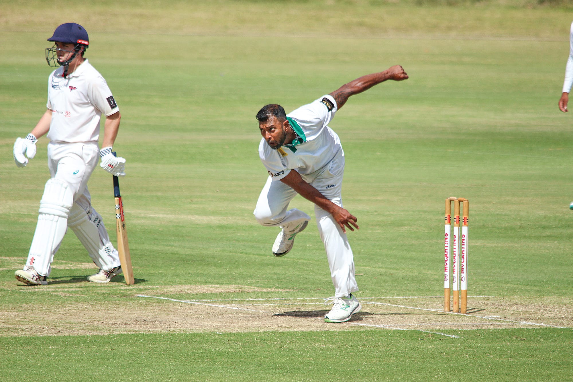 Amila Ratnaike bowls for Leongatha in their win over Inverloch.
