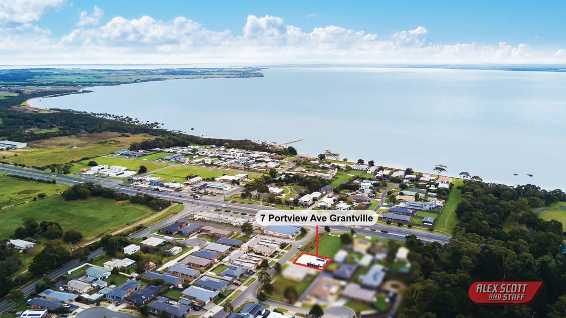 Environmentally friendly home, walking distance to shops and foreshore