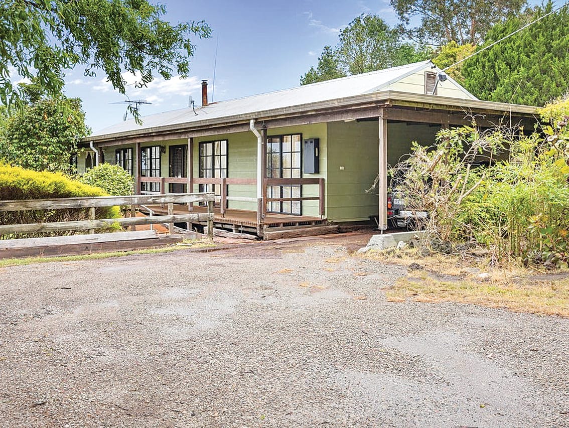 Country living on 10 acres