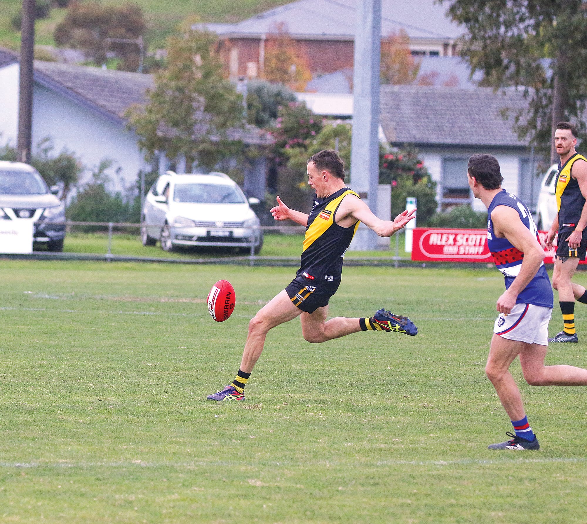 Tigers roar to victory over Bulldogs
