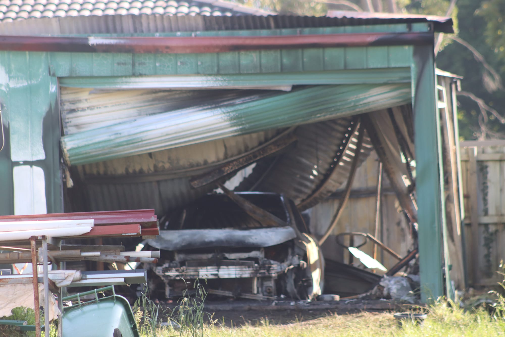 Local fire brigades contain fire threat in Leongatha