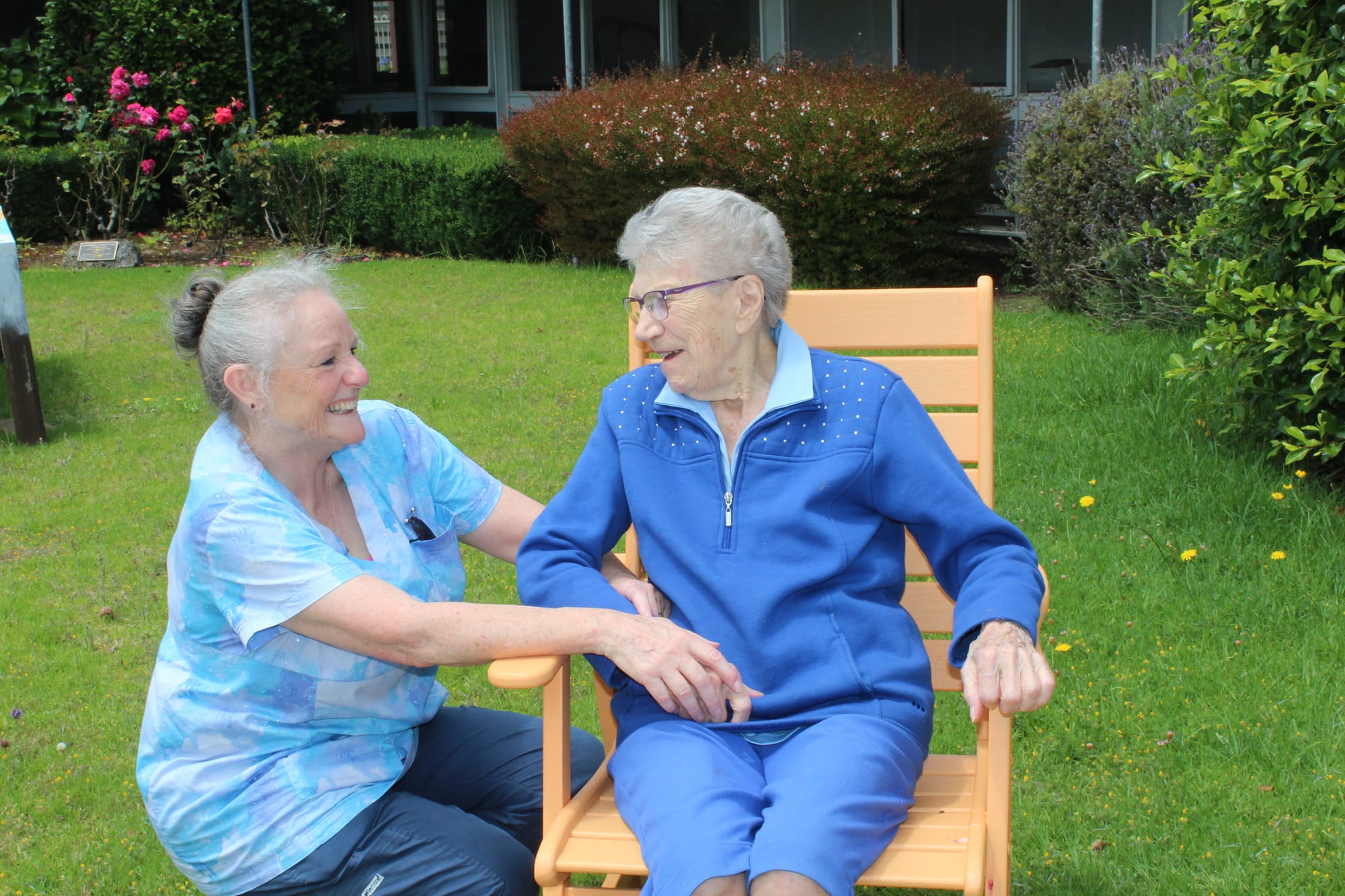 Endorsed Enrolled Nurse Carolyn Milnes chats with resident Bobbie Speed at Griffiths Point Lodge.