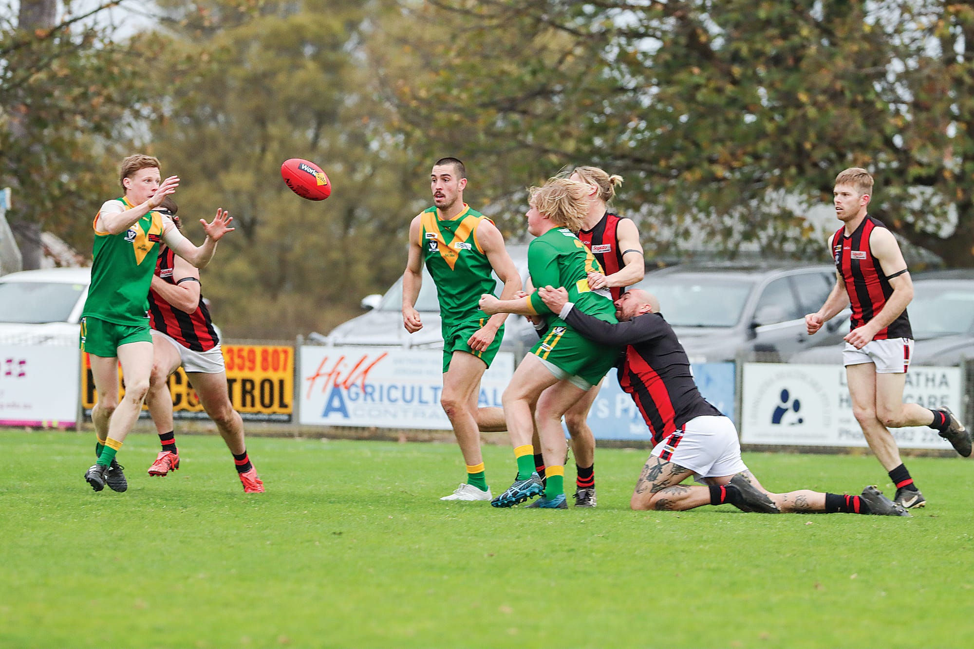Jack Ginnane gets his handball to his Leongatha teammate Will Littlejohn during the side’s Round 18 win over Maffra.