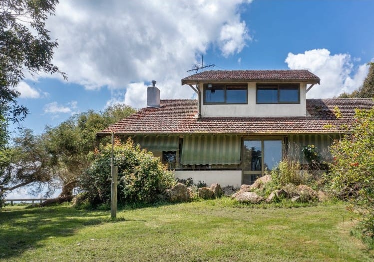 The property included a five-bedroom farm house and ample shedding.